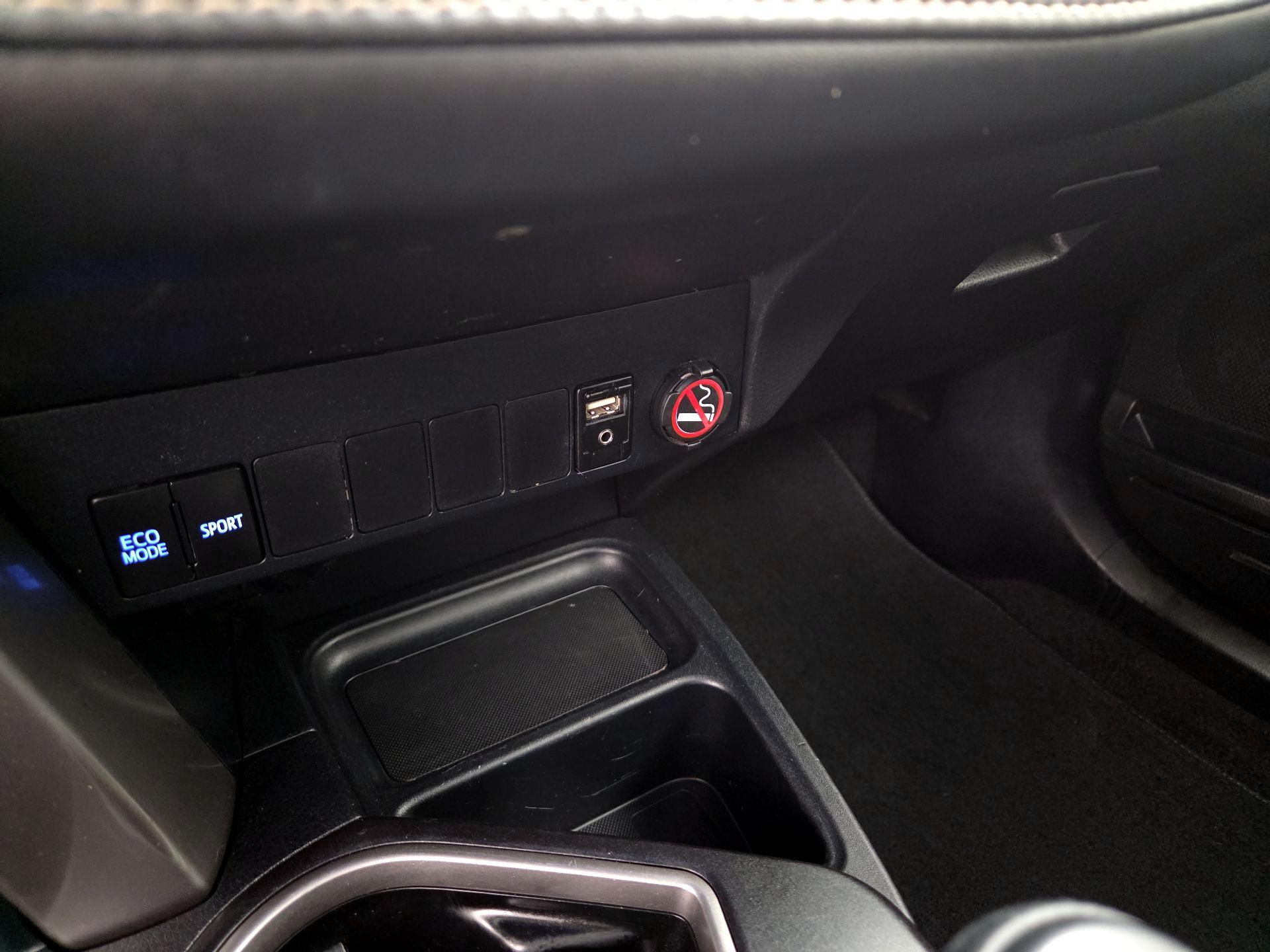 Thumbnail: 2016 Toyota RAV4 - 18