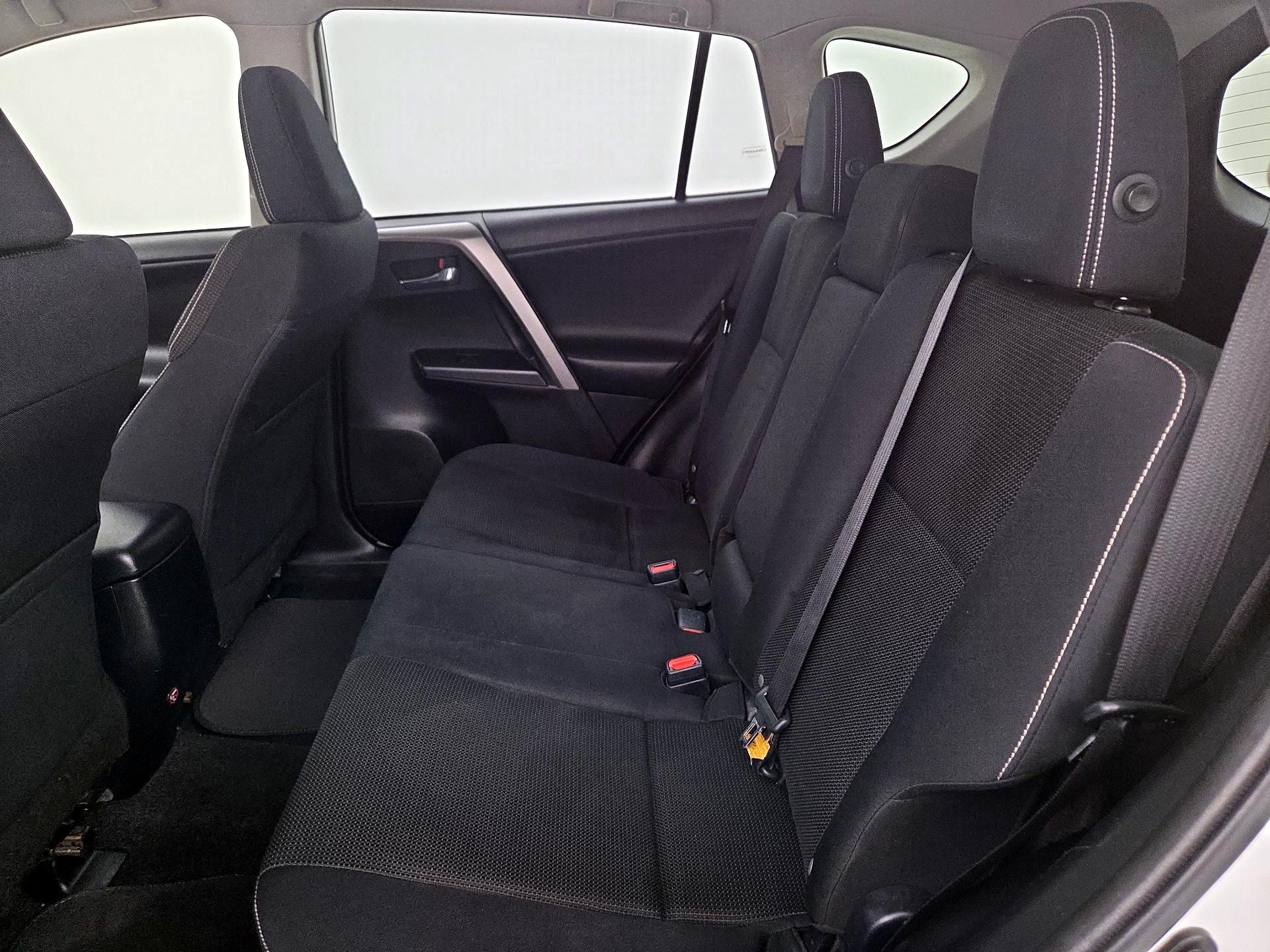 Thumbnail: 2016 Toyota RAV4 - 20