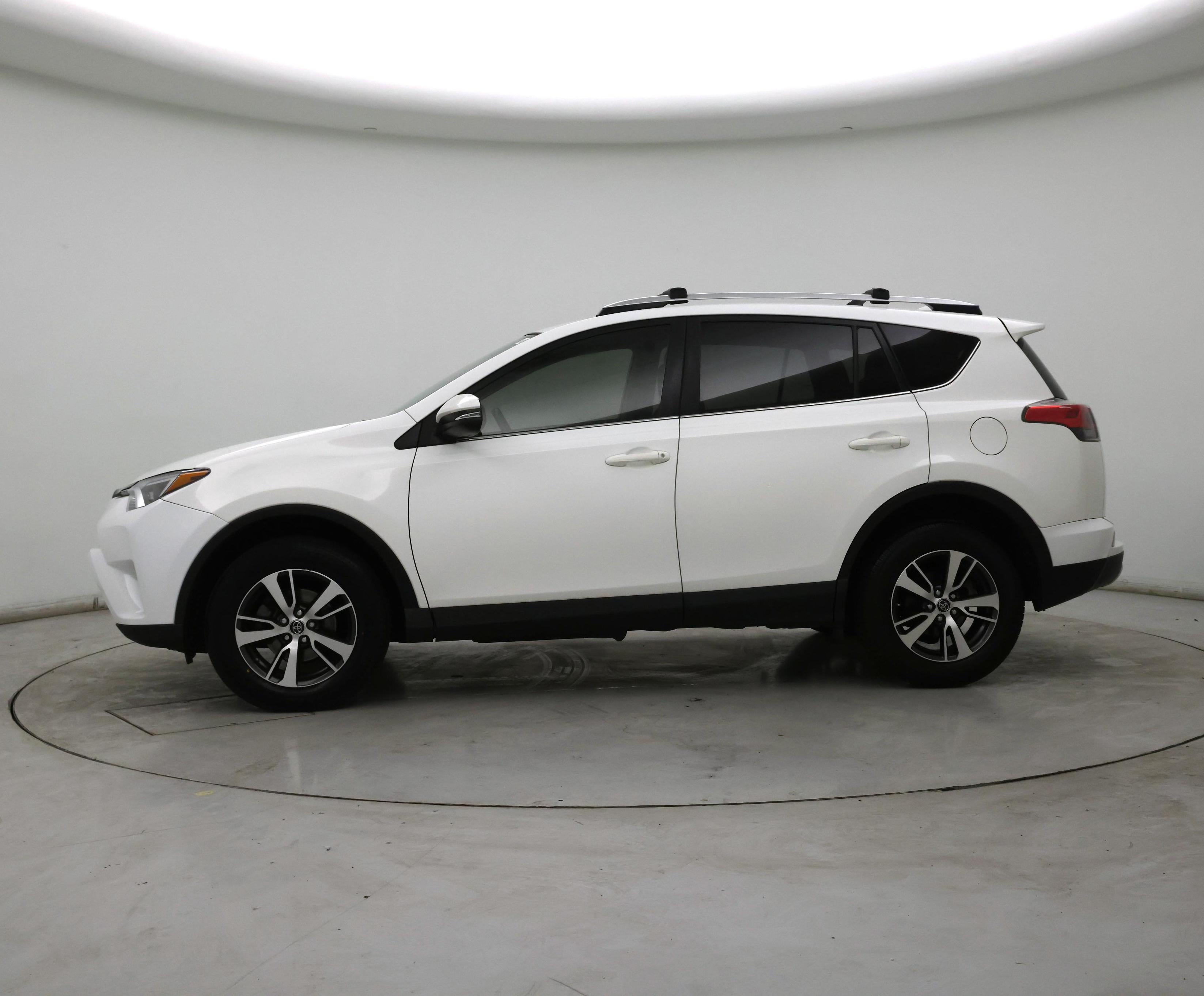 Thumbnail: 2016 Toyota RAV4 - 3