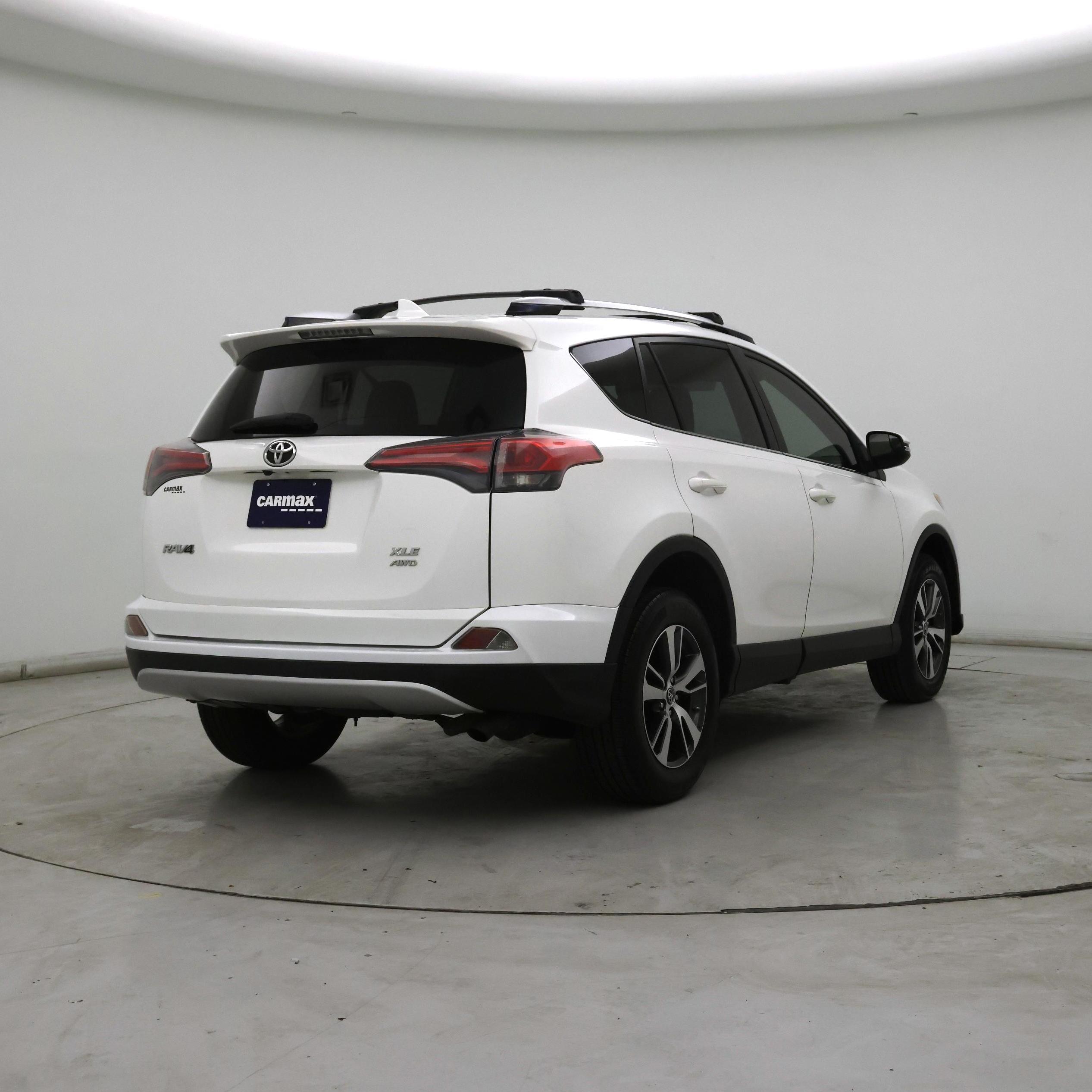 Thumbnail: 2016 Toyota RAV4 - 8
