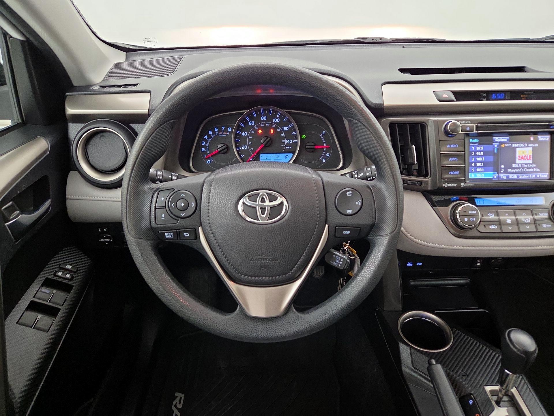 Thumbnail: 2015 Toyota RAV4 - 10