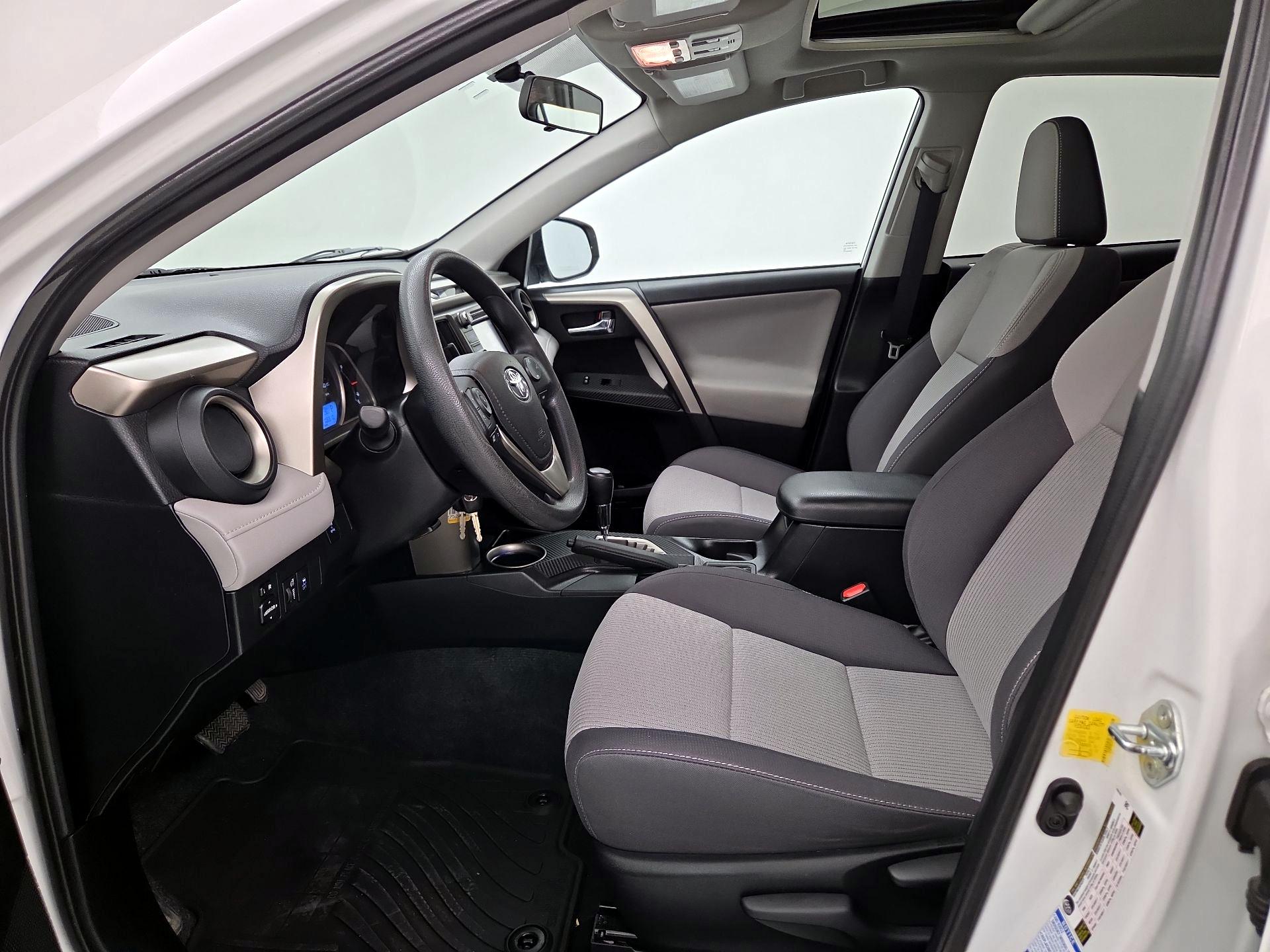 Thumbnail: 2015 Toyota RAV4 - 11