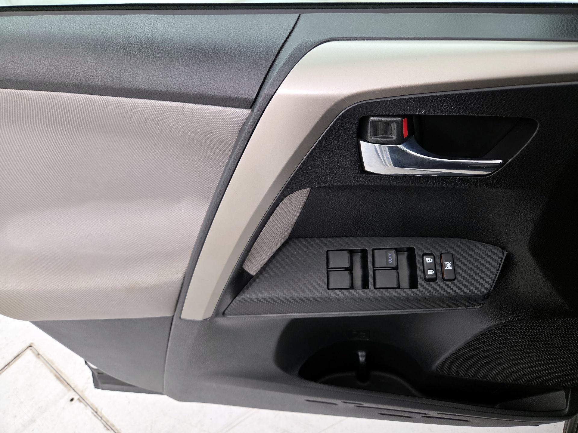 Thumbnail: 2015 Toyota RAV4 - 12