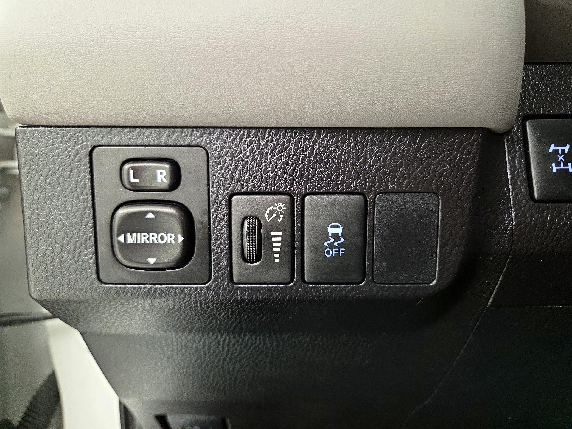 Thumbnail: 2015 Toyota RAV4 - 13