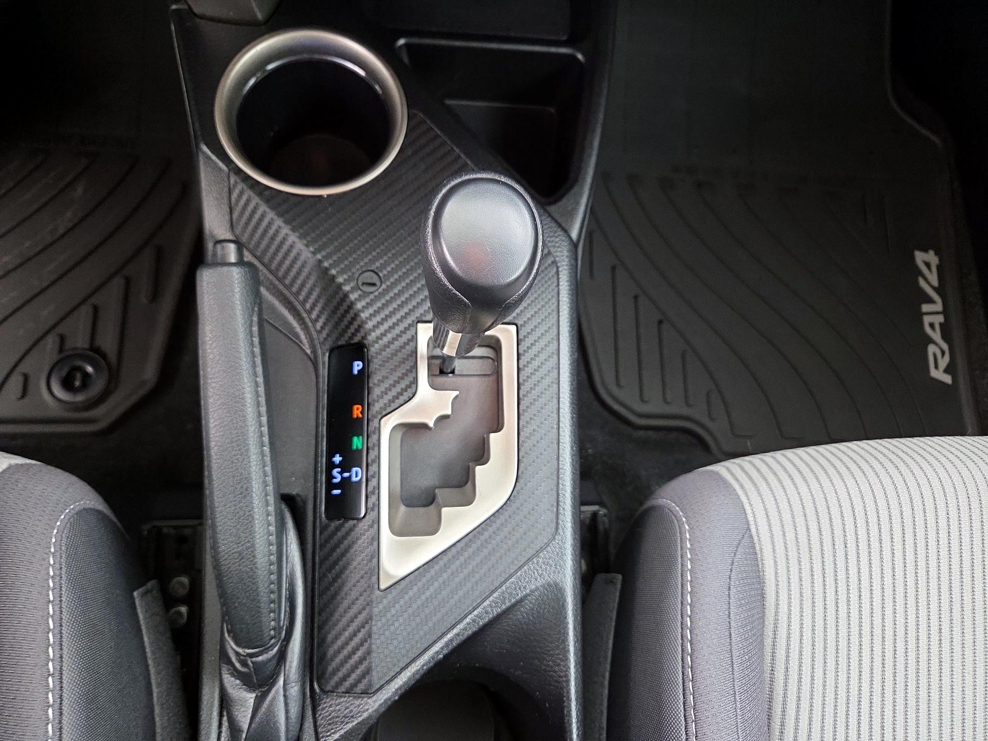 Thumbnail: 2015 Toyota RAV4 - 17