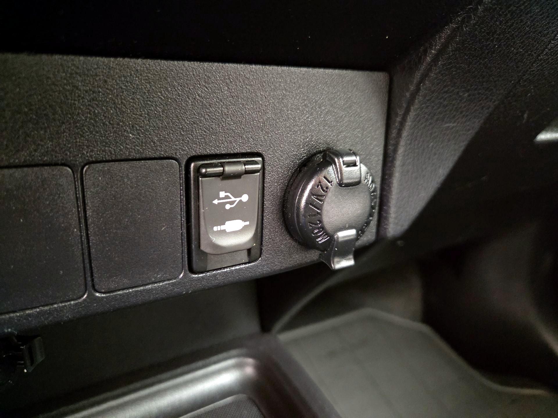 Thumbnail: 2015 Toyota RAV4 - 18