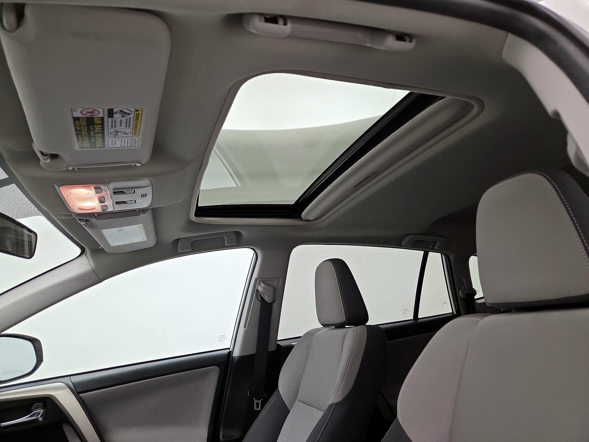 Thumbnail: 2015 Toyota RAV4 - 19