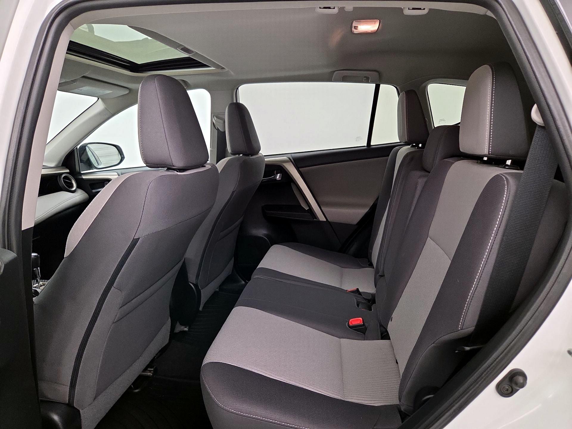 Thumbnail: 2015 Toyota RAV4 - 20