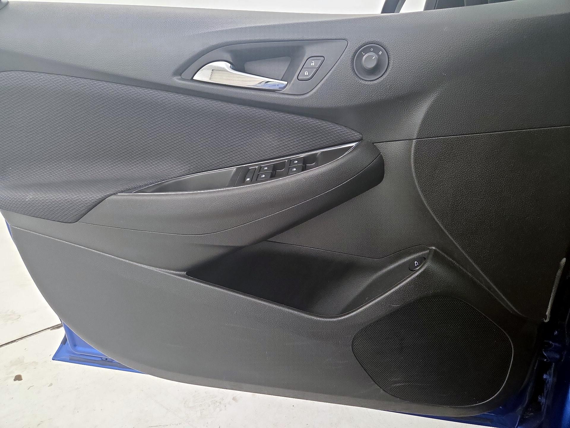 Thumbnail: 2018 Chevrolet Cruze - 12