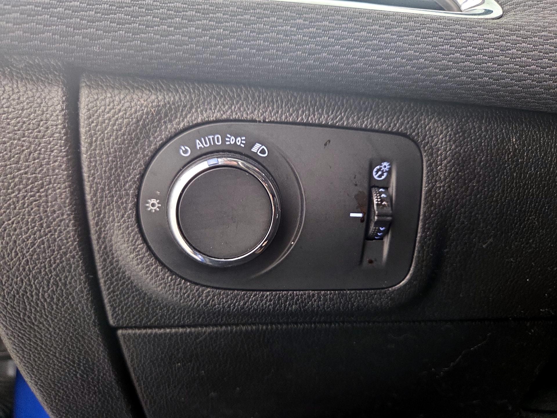 Thumbnail: 2018 Chevrolet Cruze - 13