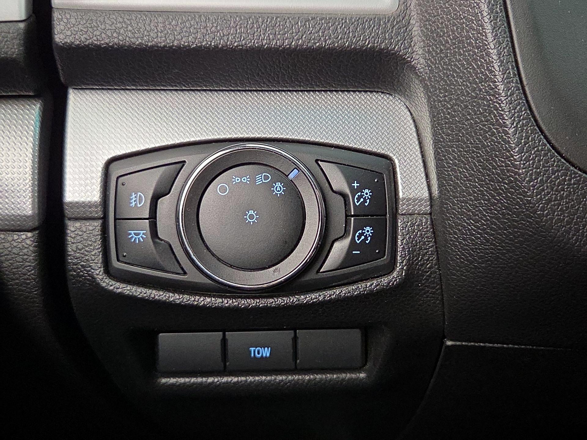 Thumbnail: 2015 Ford Explorer - 13