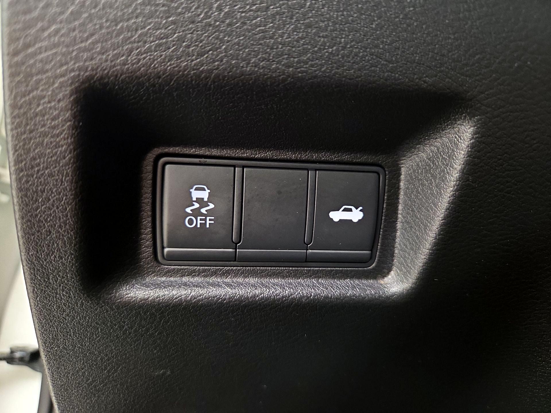 Thumbnail: 2021 INFINITI Q50 - 13