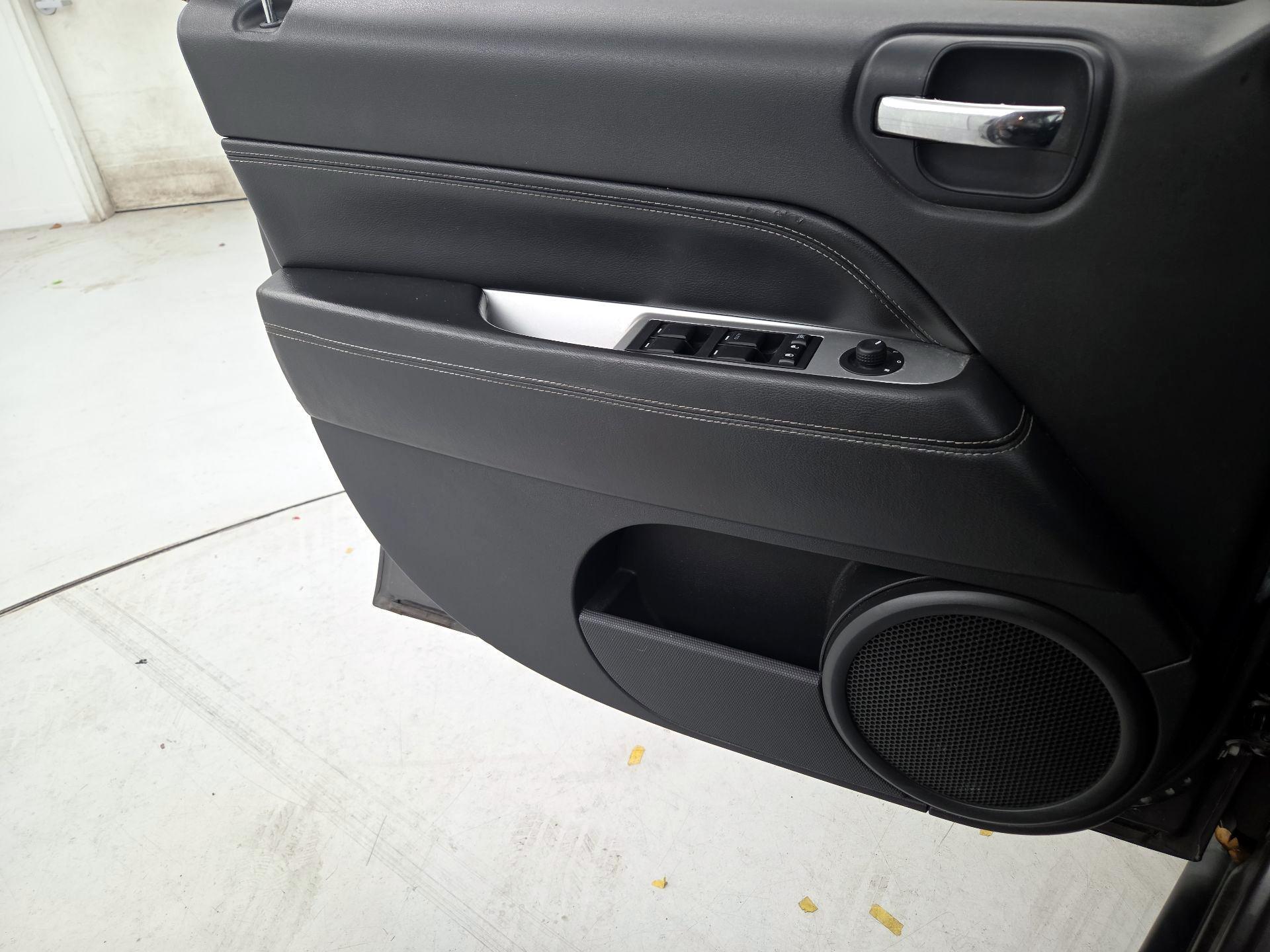 Thumbnail: 2015 Jeep Compass - 12