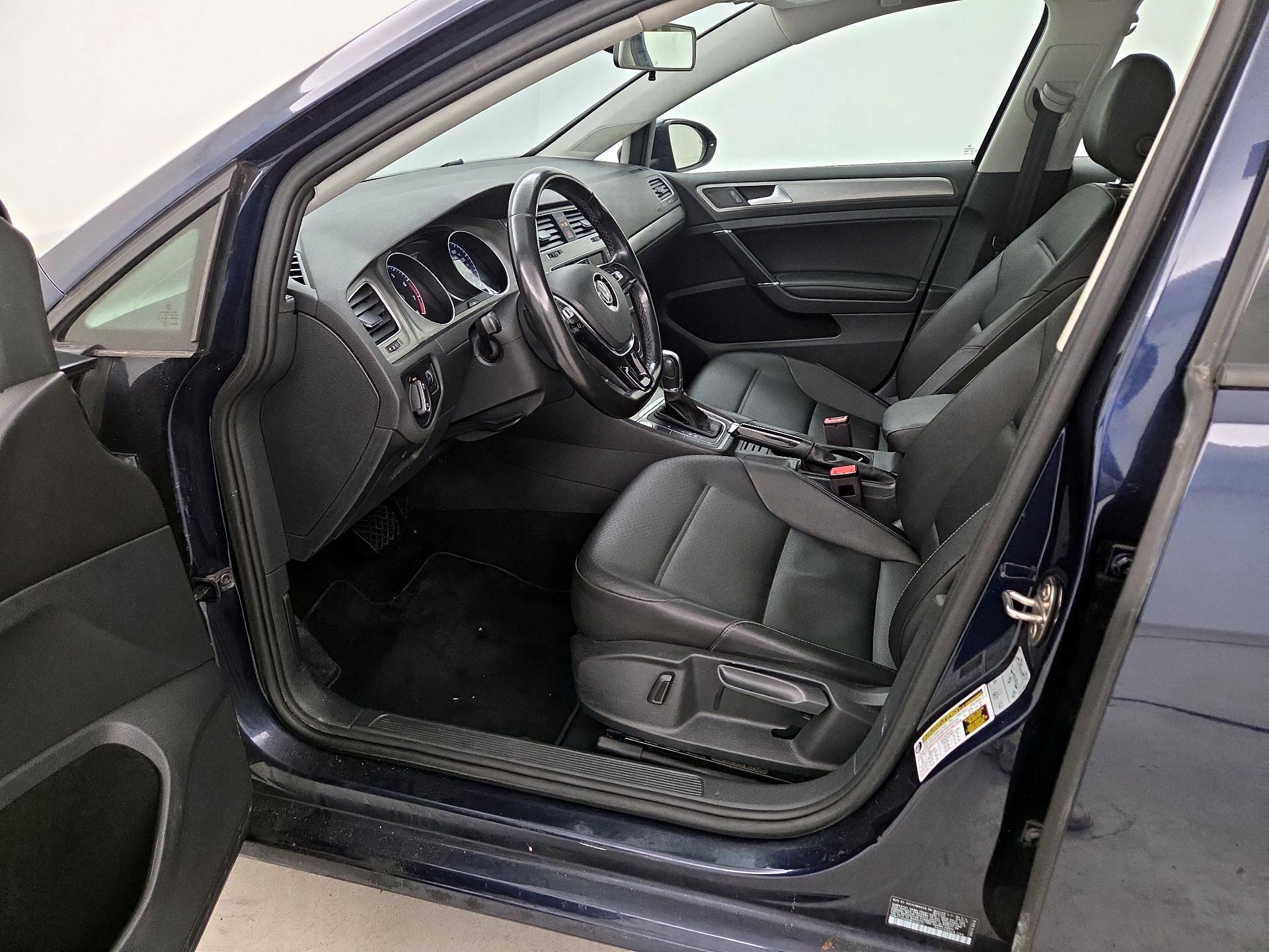 Thumbnail: 2017 Volkswagen Golf - 11