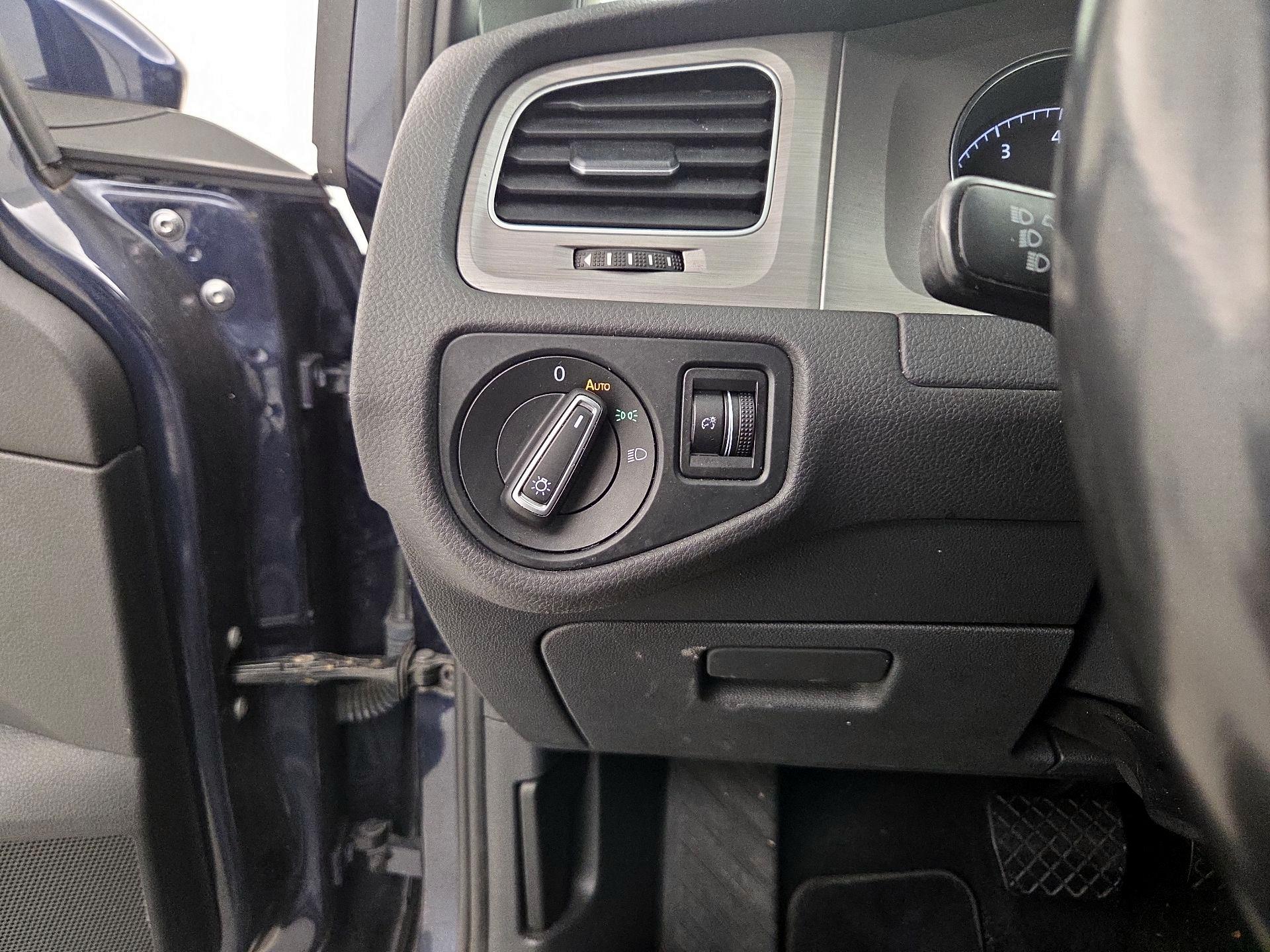 Thumbnail: 2017 Volkswagen Golf - 13