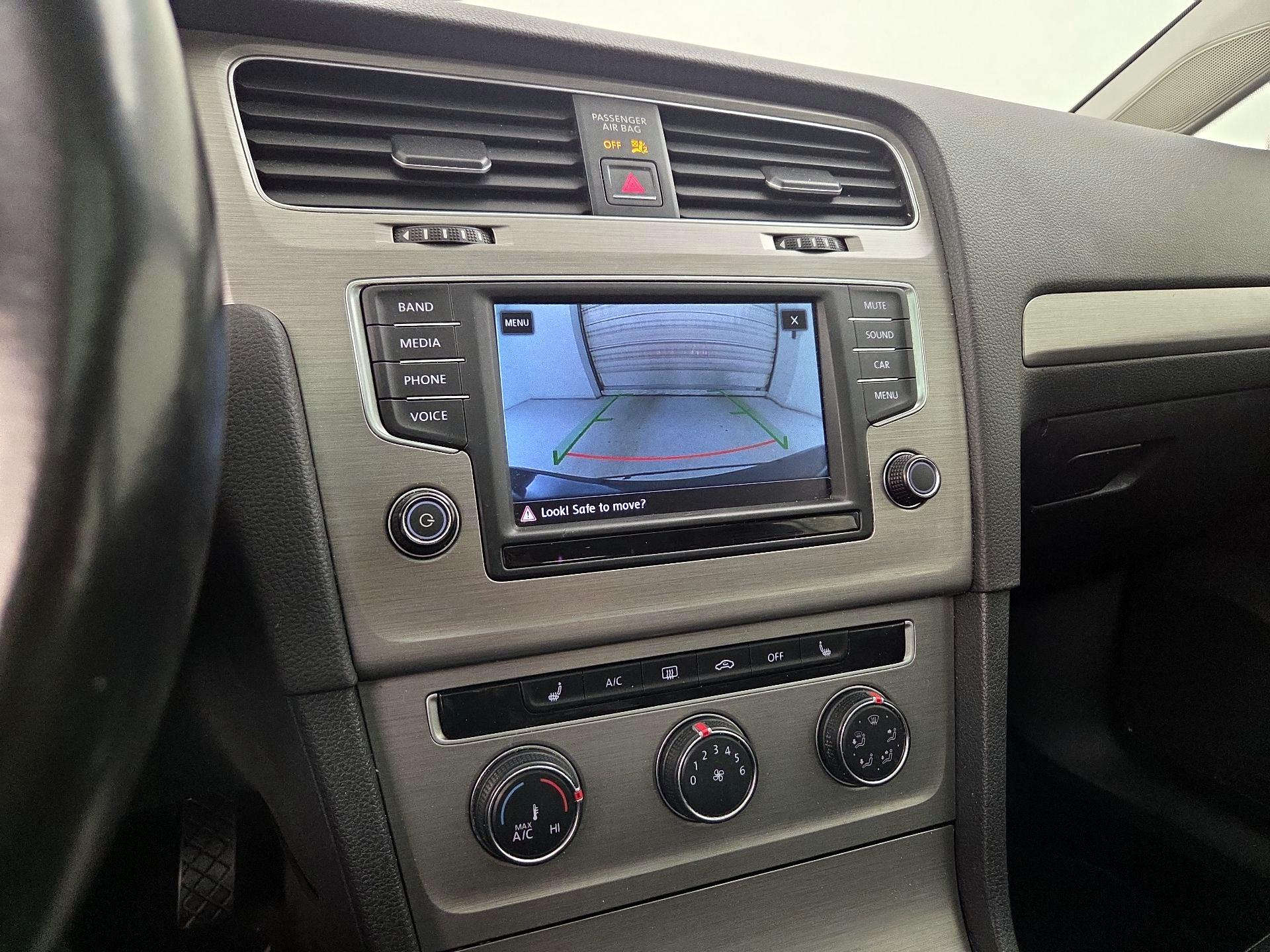 Thumbnail: 2017 Volkswagen Golf - 14