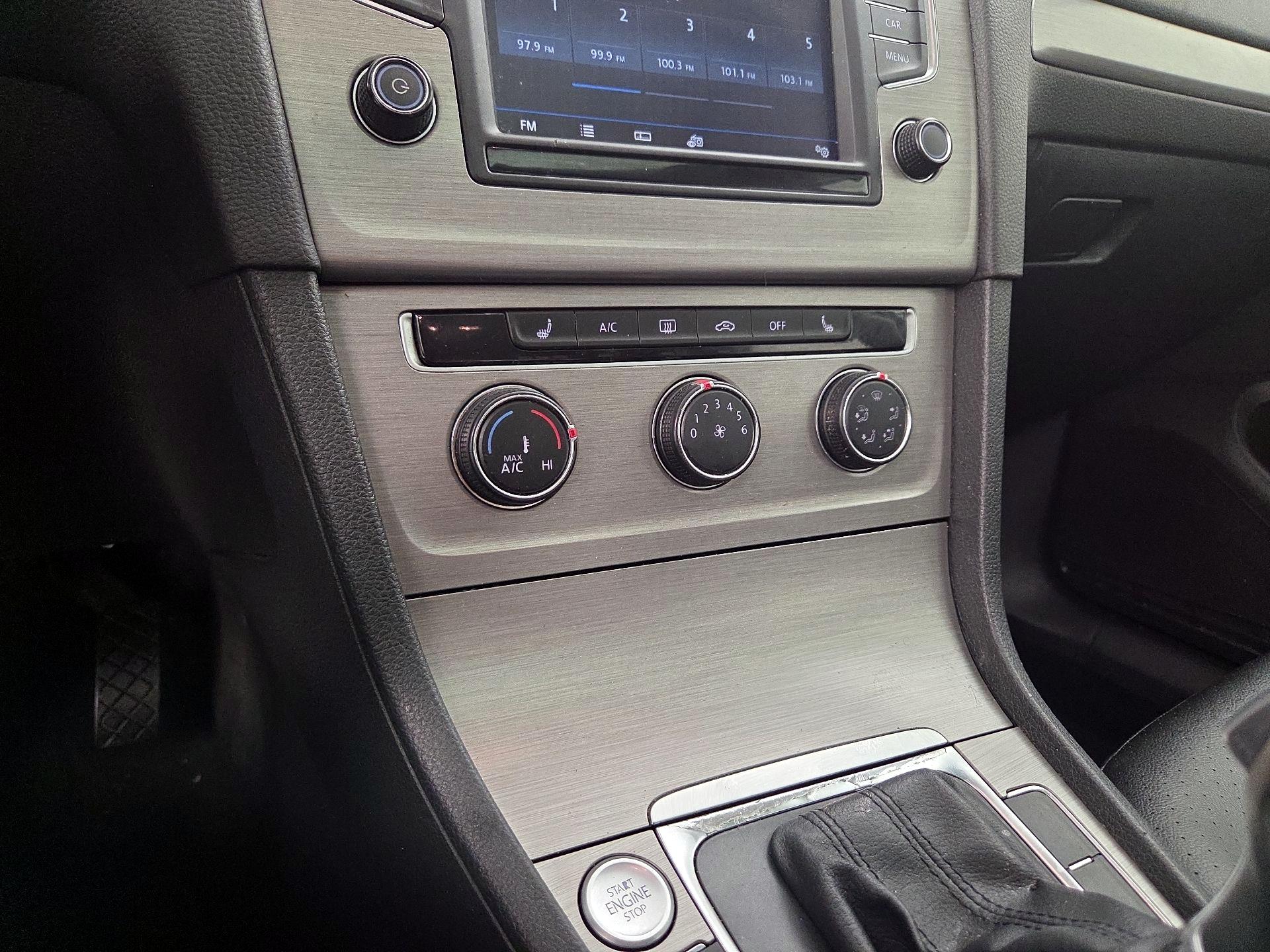 Thumbnail: 2017 Volkswagen Golf - 16