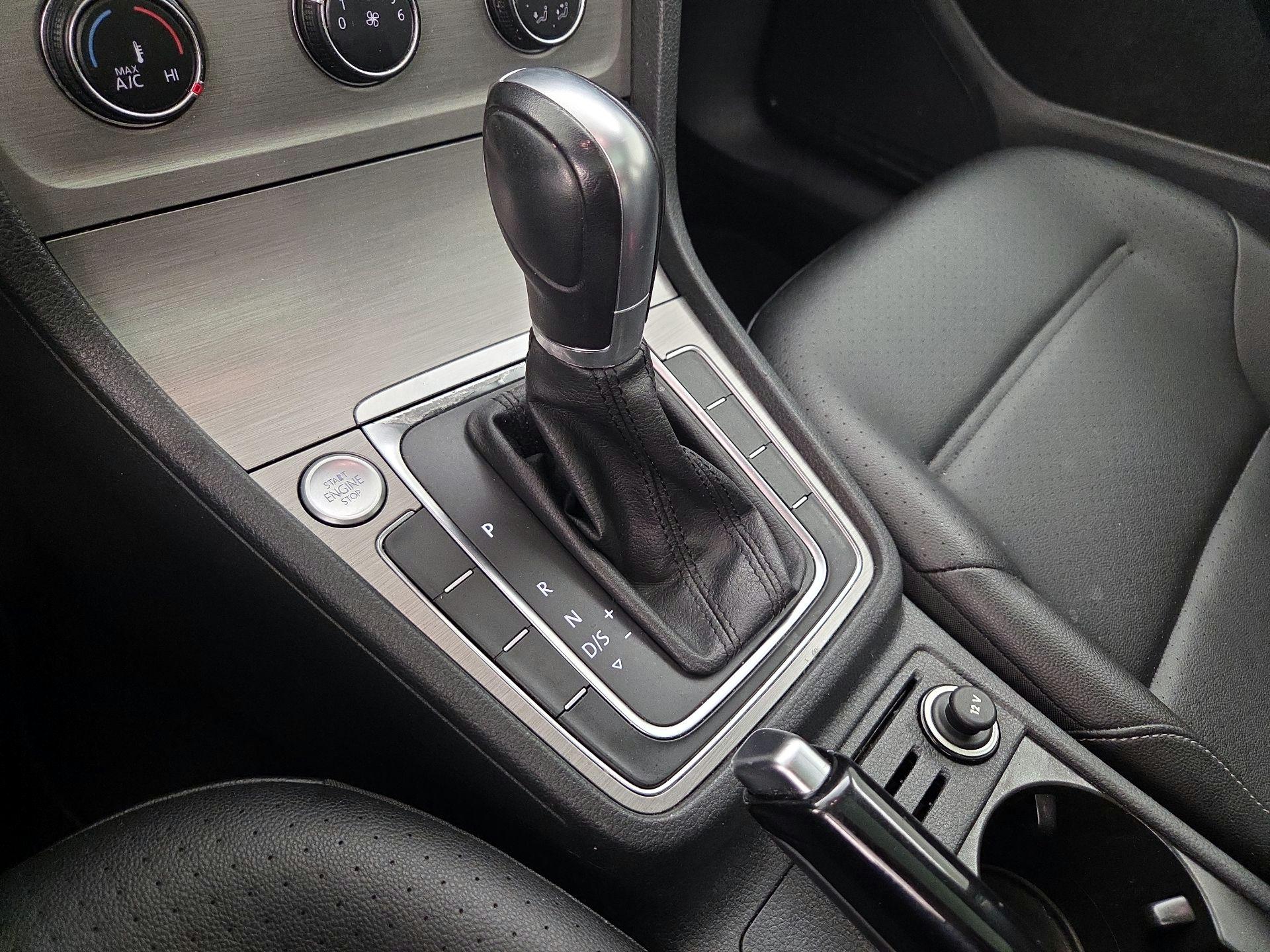 Thumbnail: 2017 Volkswagen Golf - 17