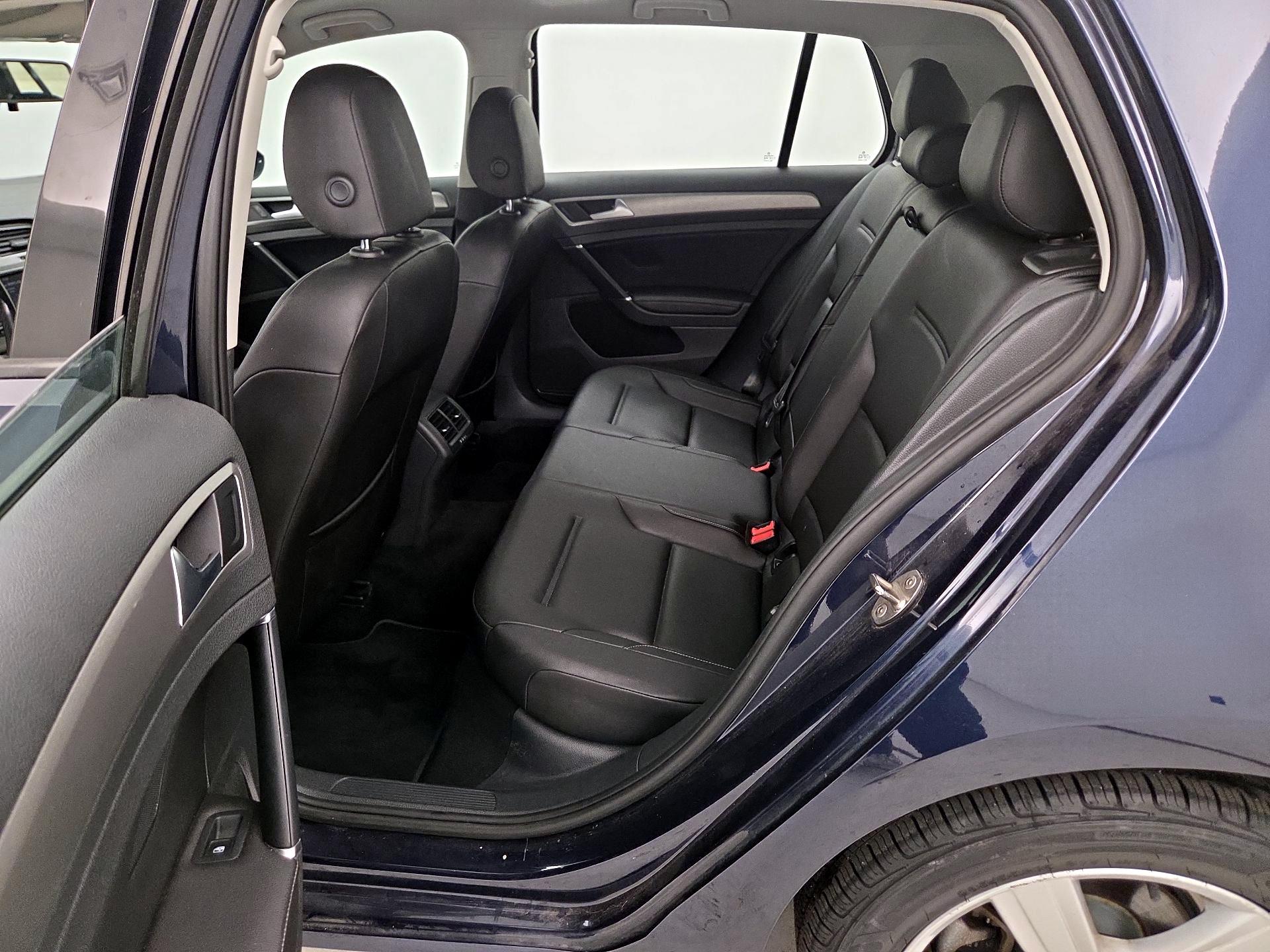 Thumbnail: 2017 Volkswagen Golf - 20