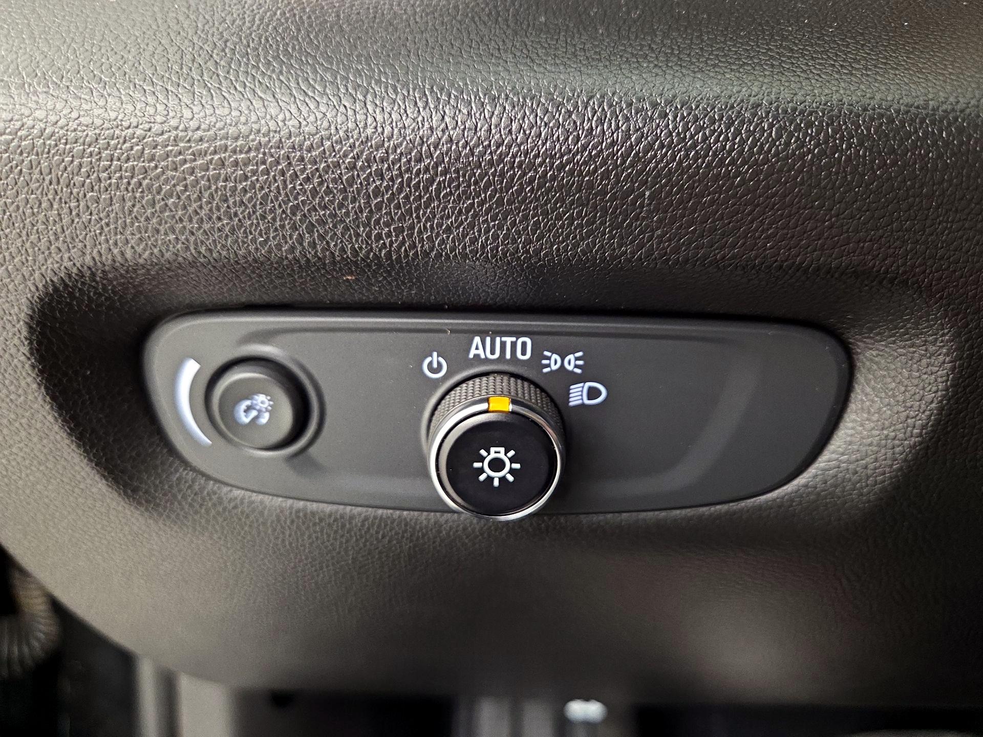 Thumbnail: 2022 Chevrolet Traverse - 13