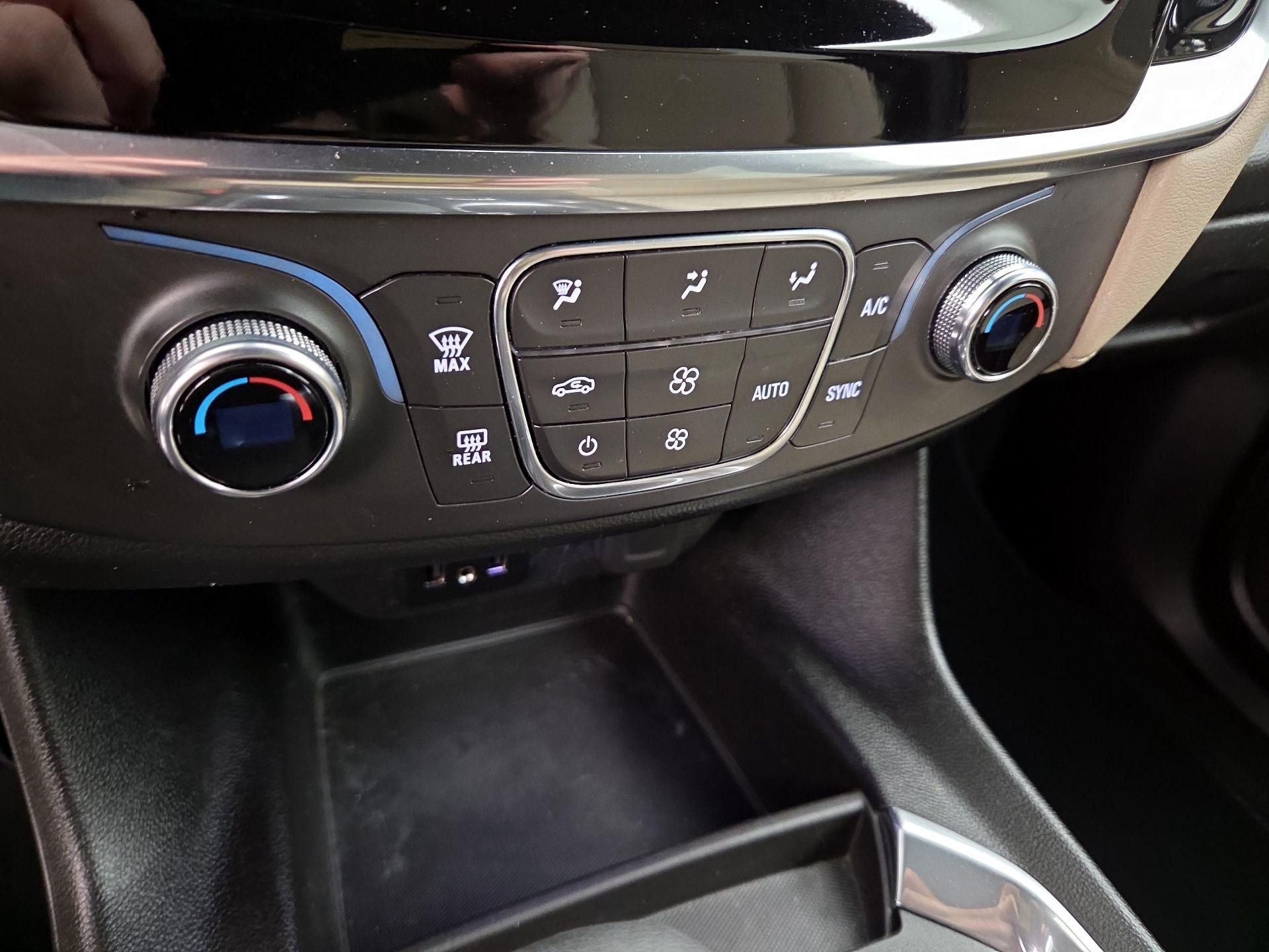 Thumbnail: 2022 Chevrolet Traverse - 16