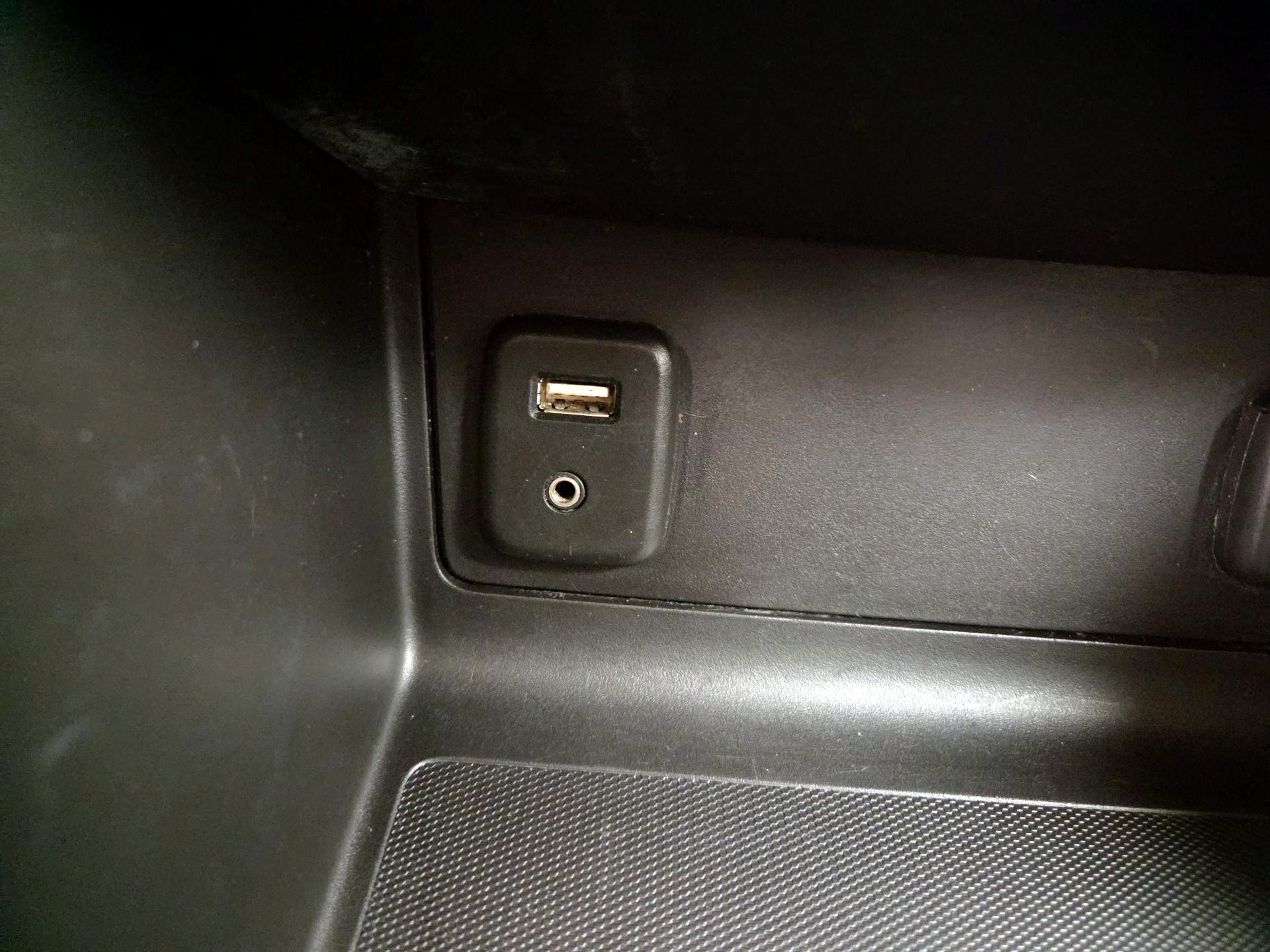 Thumbnail: 2015 Chevrolet Colorado - 18