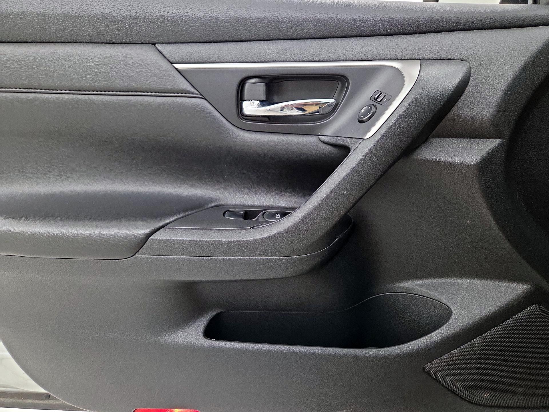 Thumbnail: 2015 Nissan Altima - 12