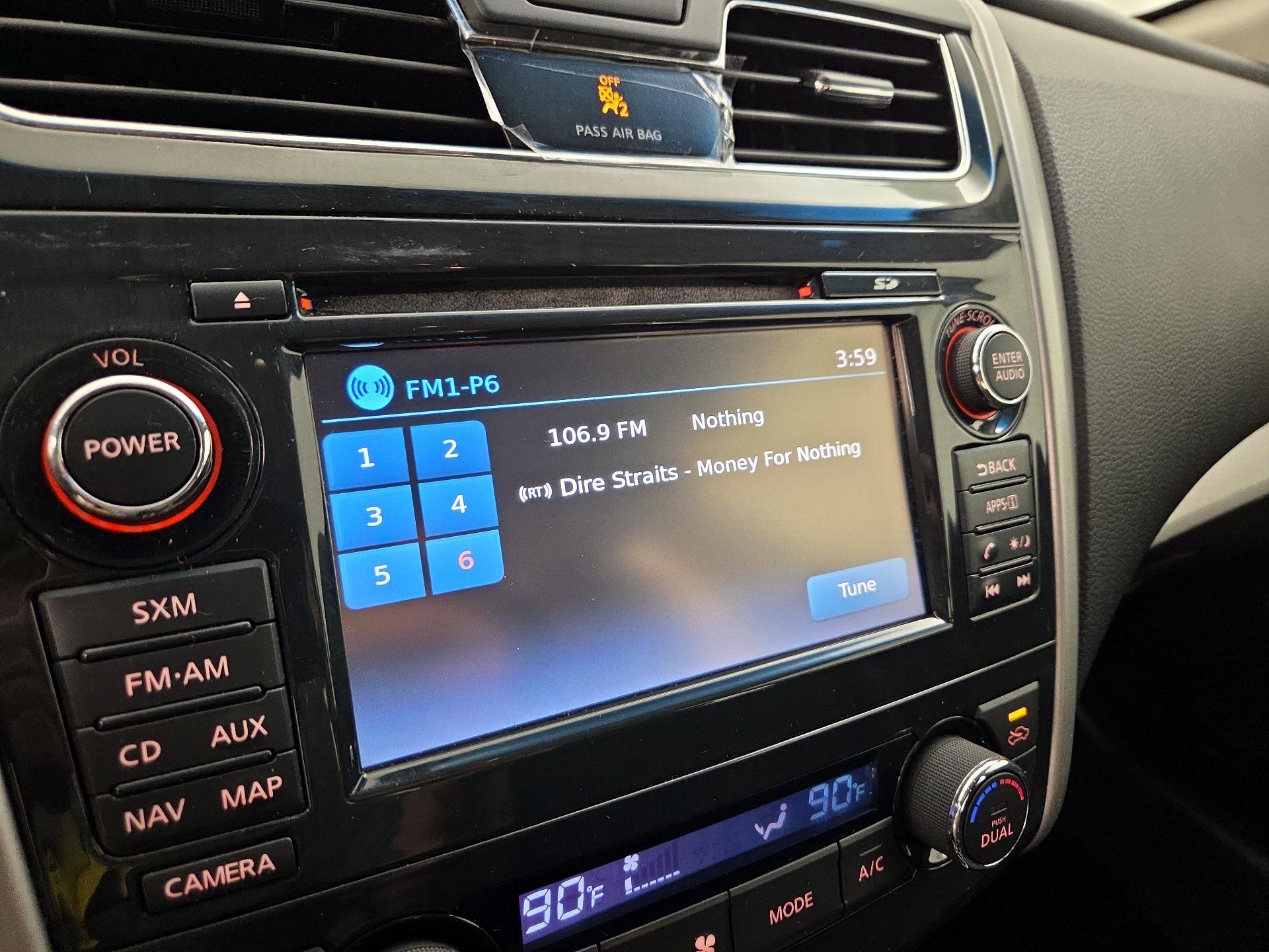 Thumbnail: 2015 Nissan Altima - 16