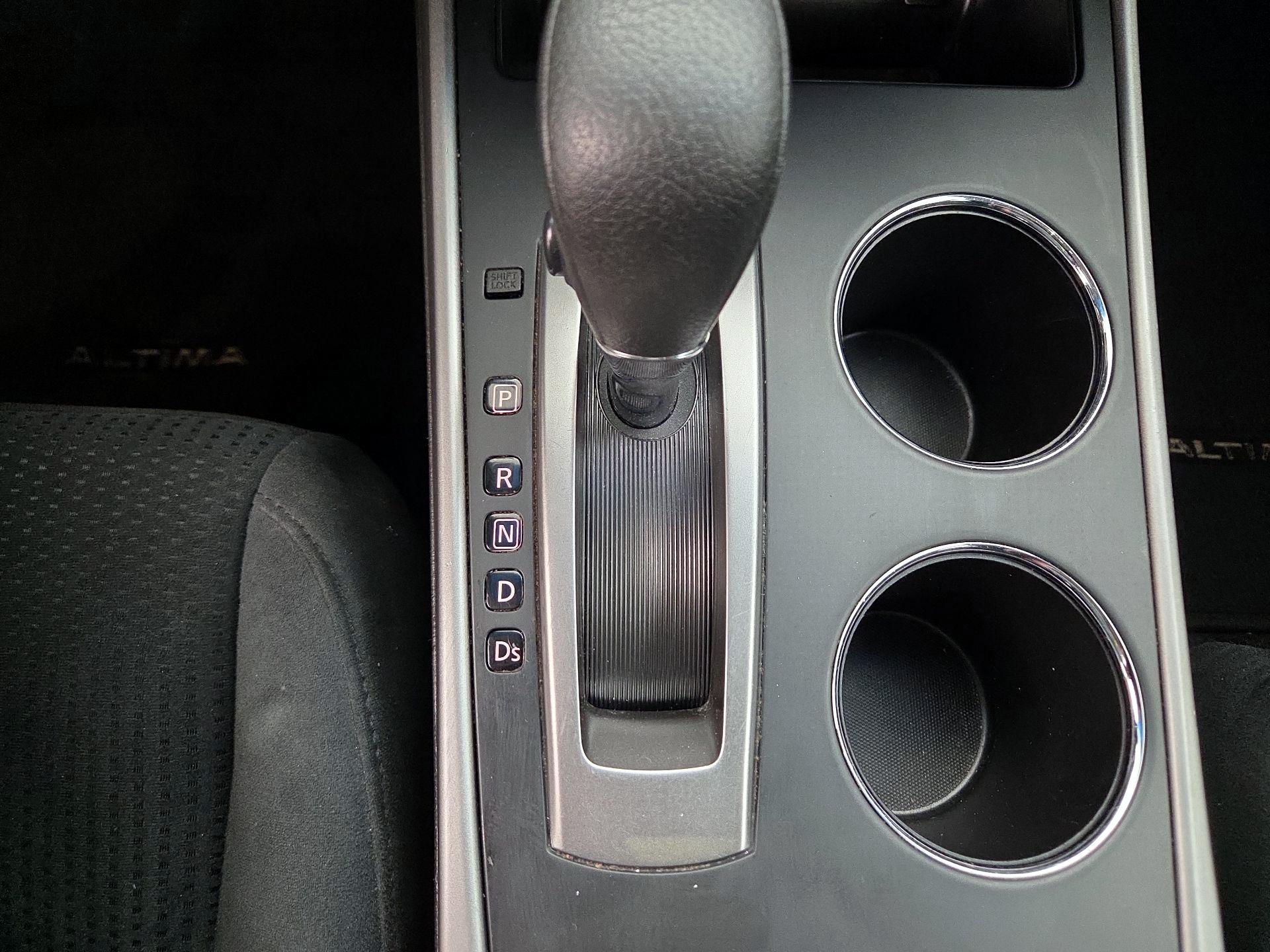 Thumbnail: 2015 Nissan Altima - 18