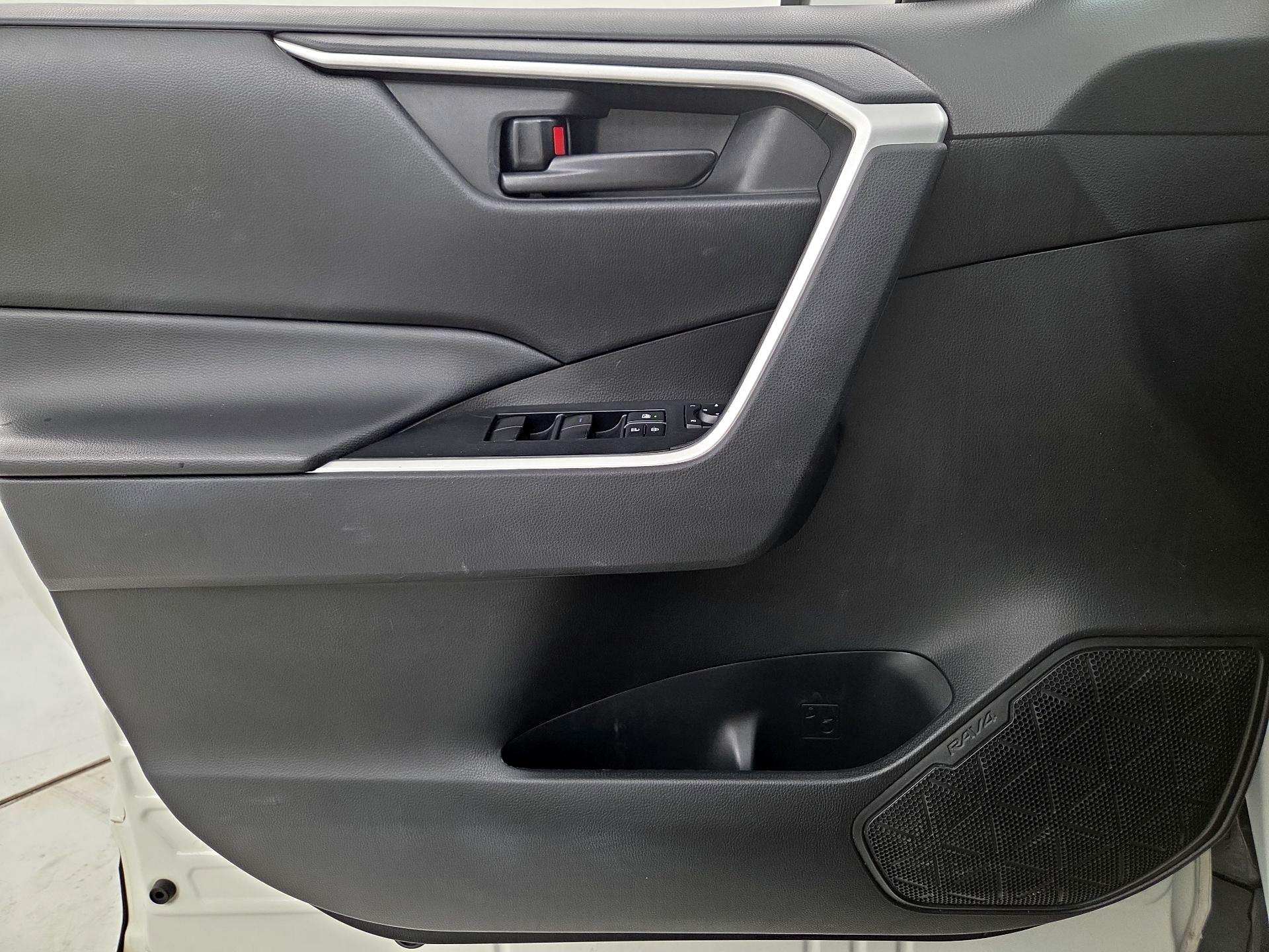 Thumbnail: 2021 Toyota RAV4 - 12