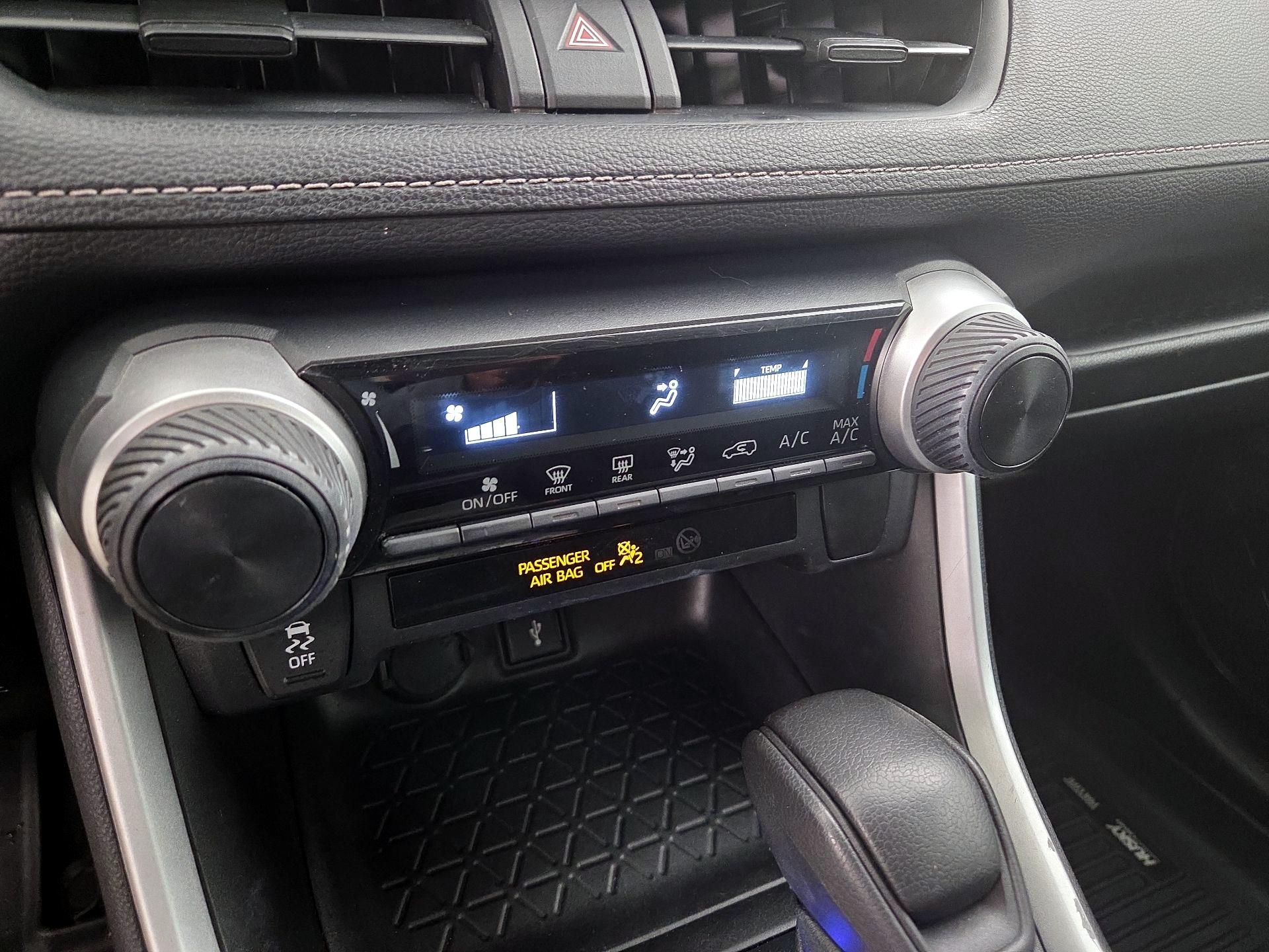 Thumbnail: 2021 Toyota RAV4 - 16