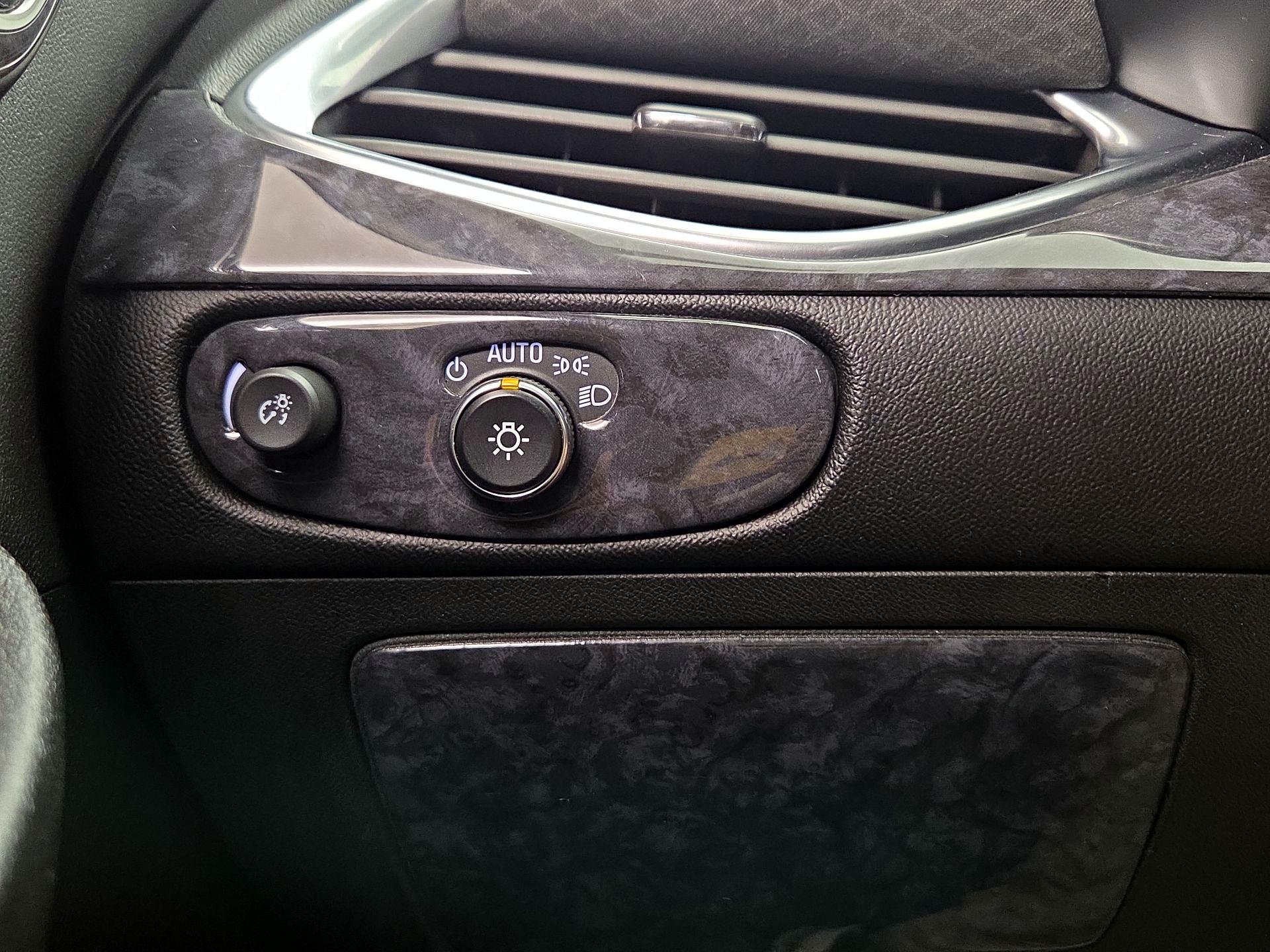 Thumbnail: 2018 Chevrolet Malibu - 13