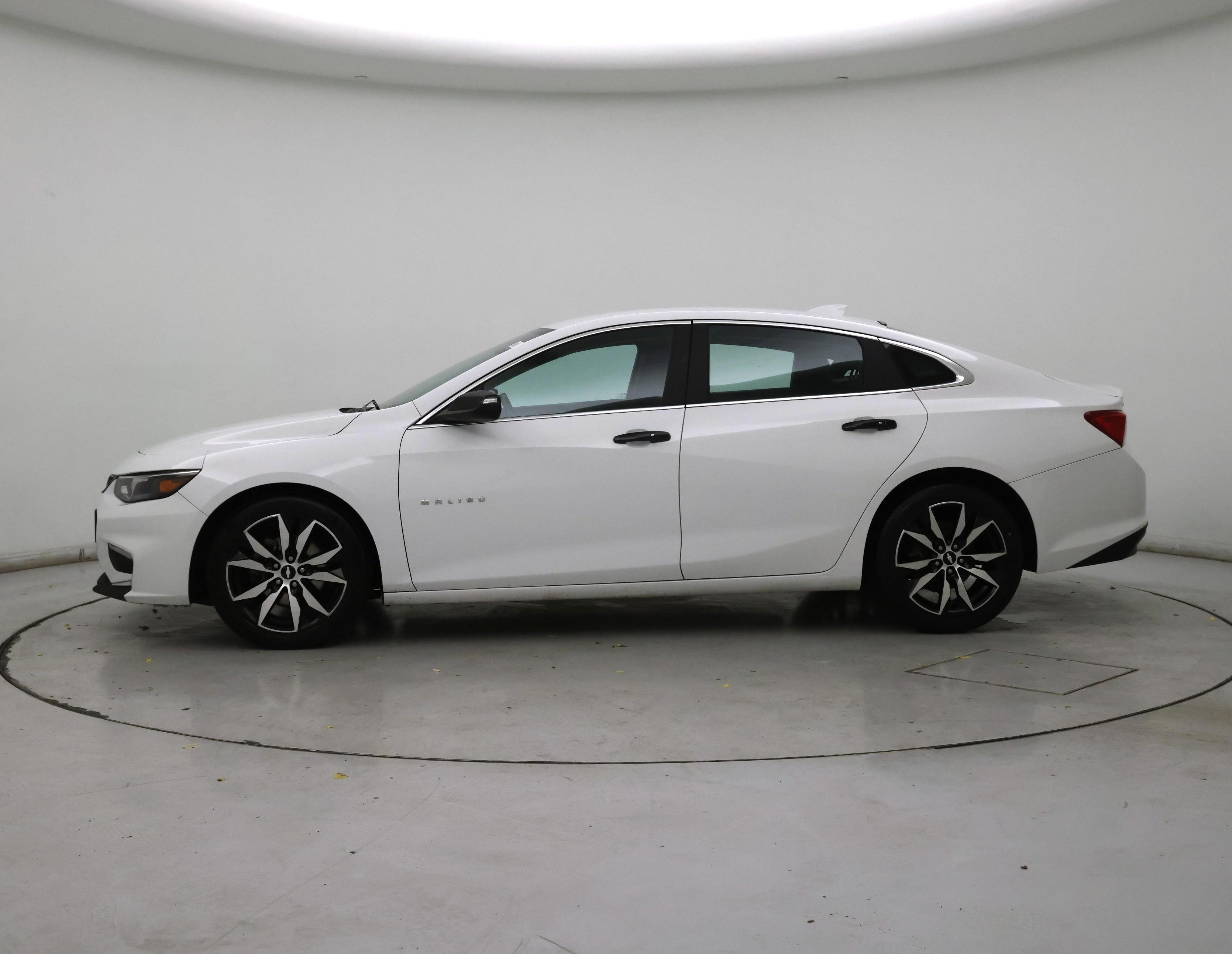 Thumbnail: 2018 Chevrolet Malibu - 3