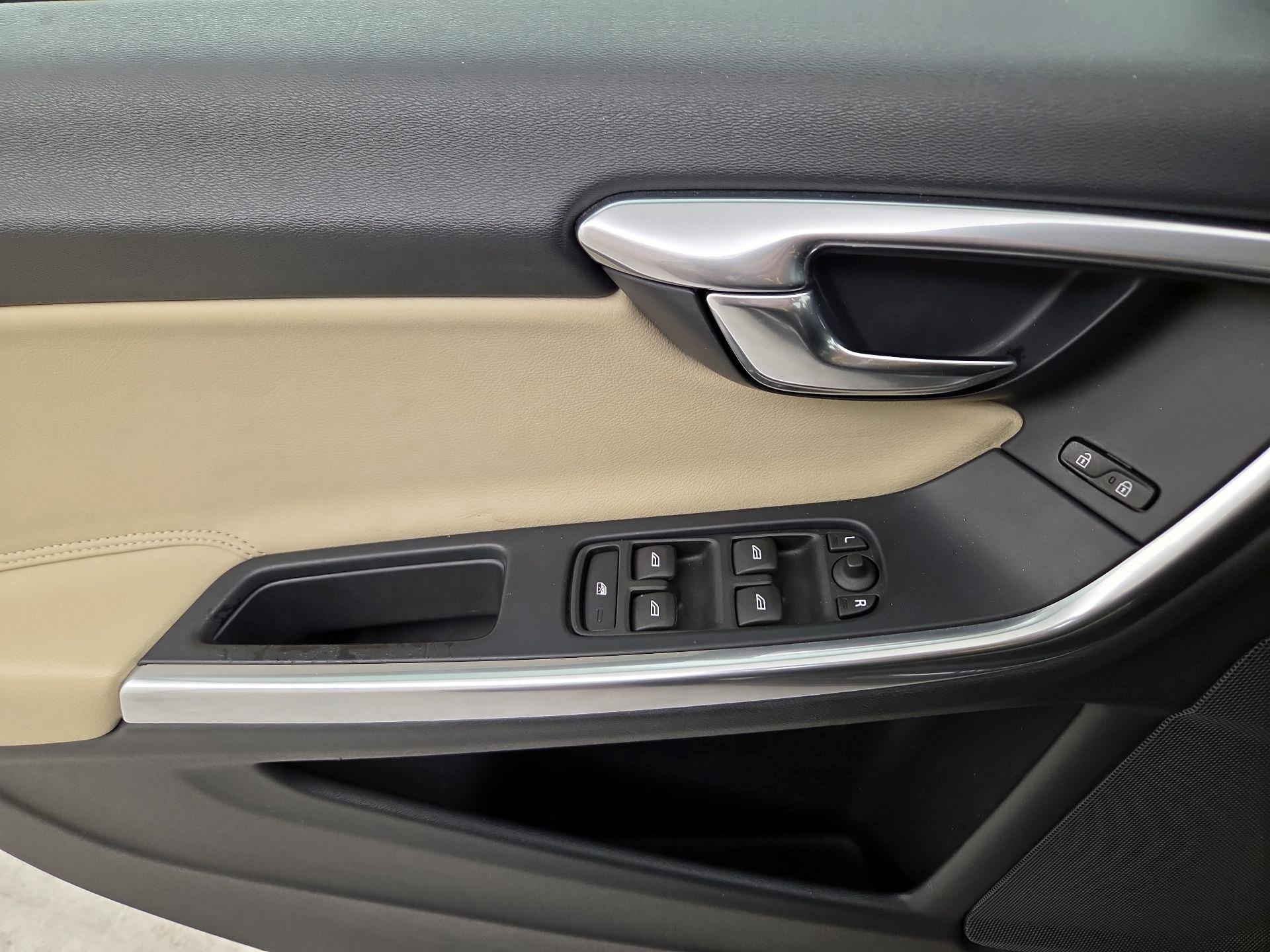 Thumbnail: 2017 Volvo S60 - 12