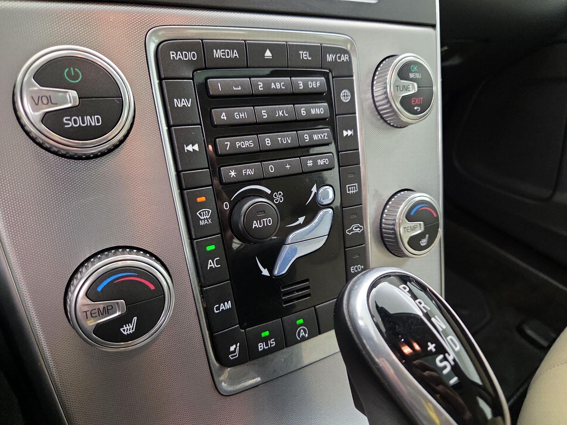 Thumbnail: 2017 Volvo S60 - 16