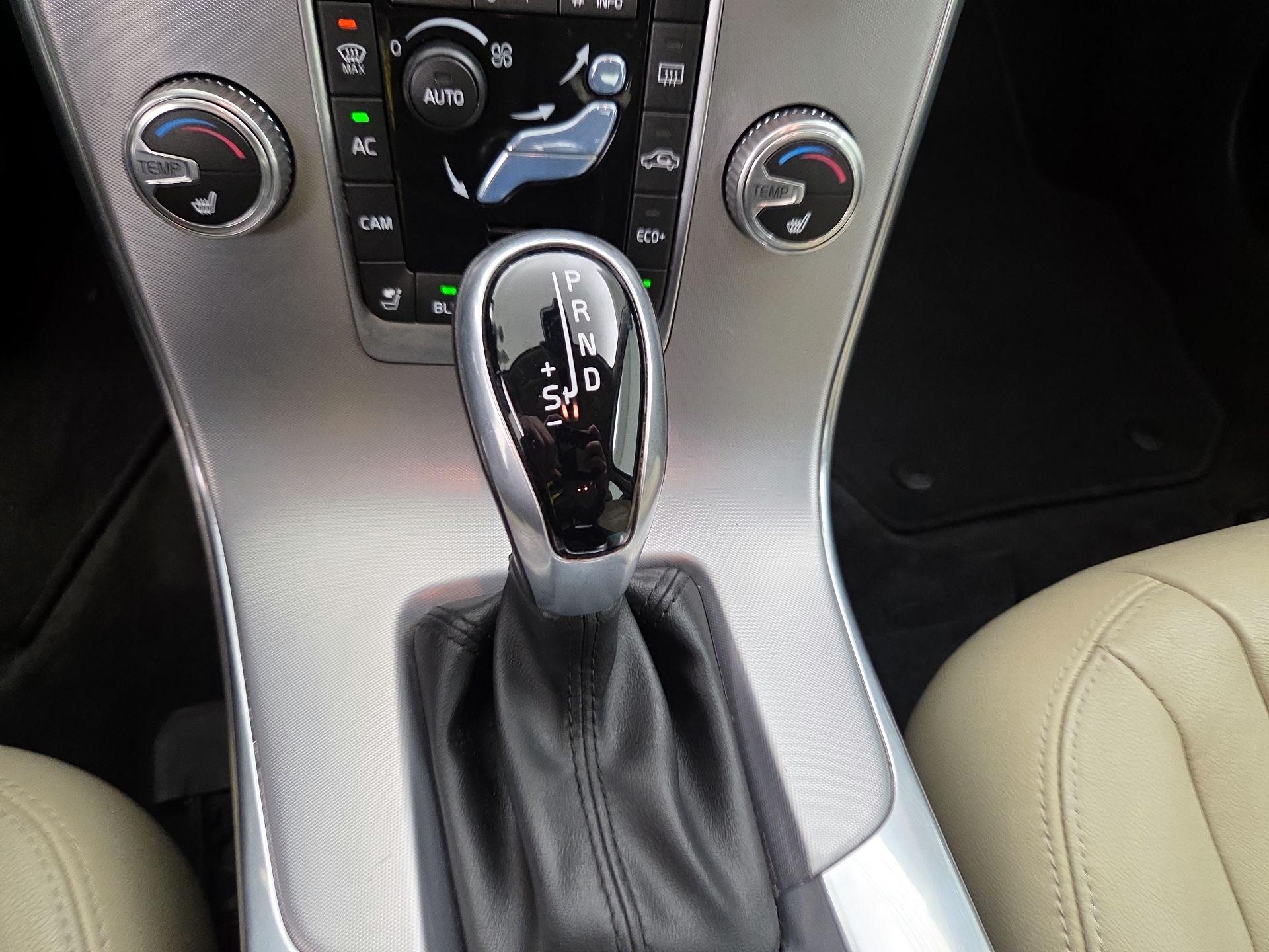 Thumbnail: 2017 Volvo S60 - 17