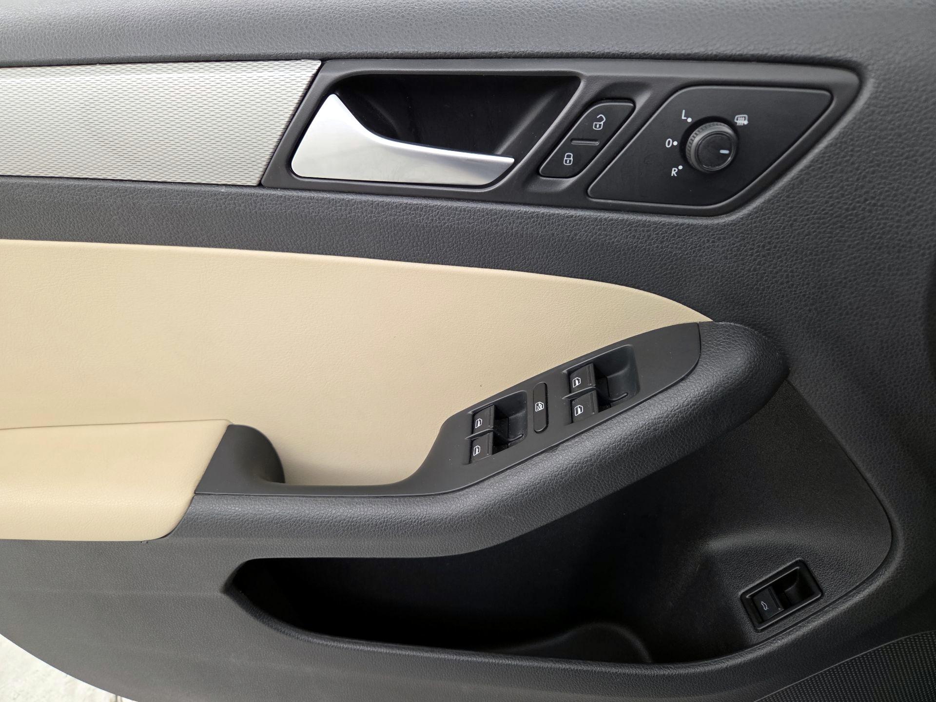 Thumbnail: 2018 Volkswagen Jetta - 12