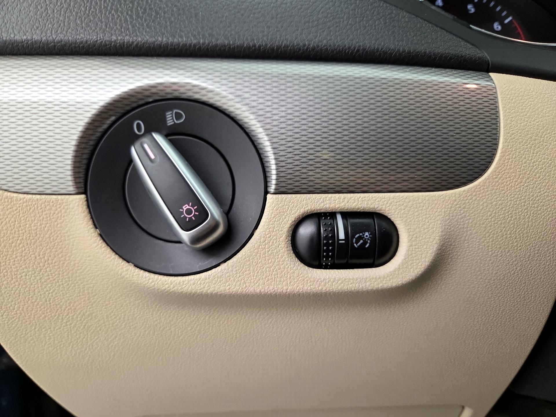 Thumbnail: 2018 Volkswagen Jetta - 13