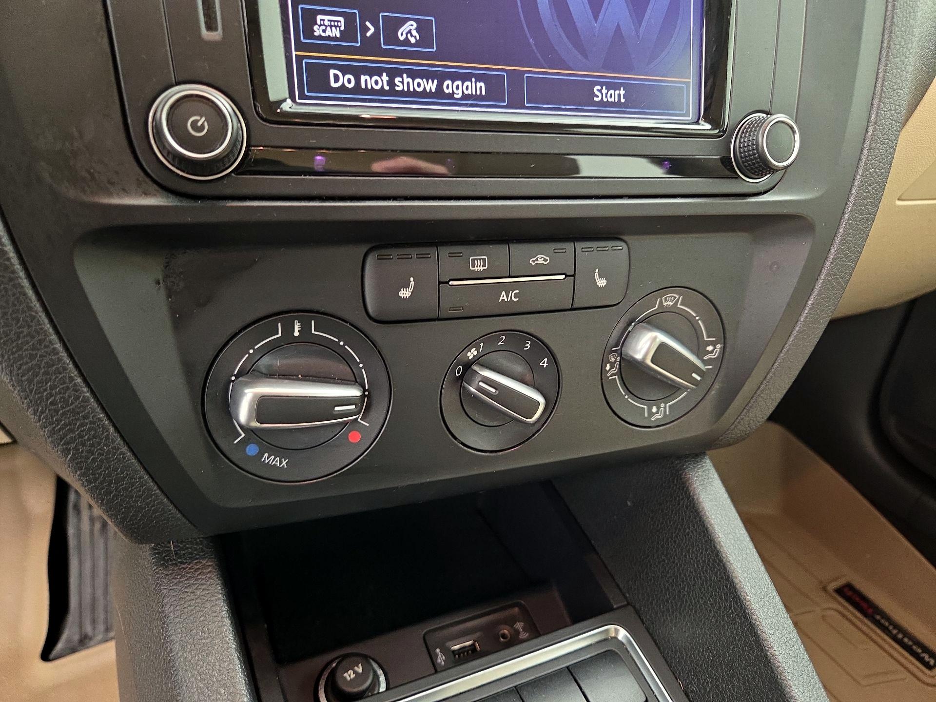 Thumbnail: 2018 Volkswagen Jetta - 16