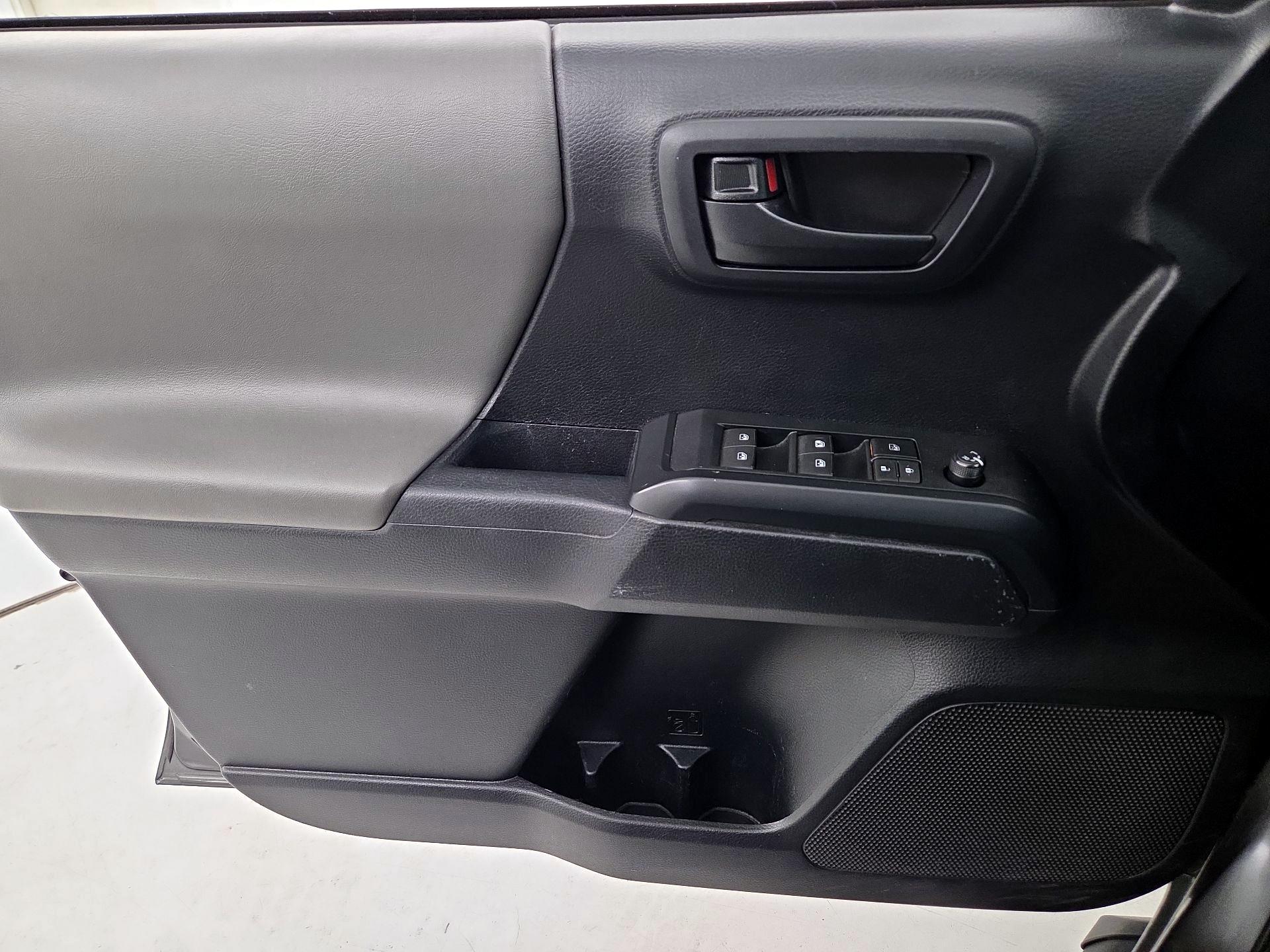 Thumbnail: 2019 Toyota Tacoma - 12