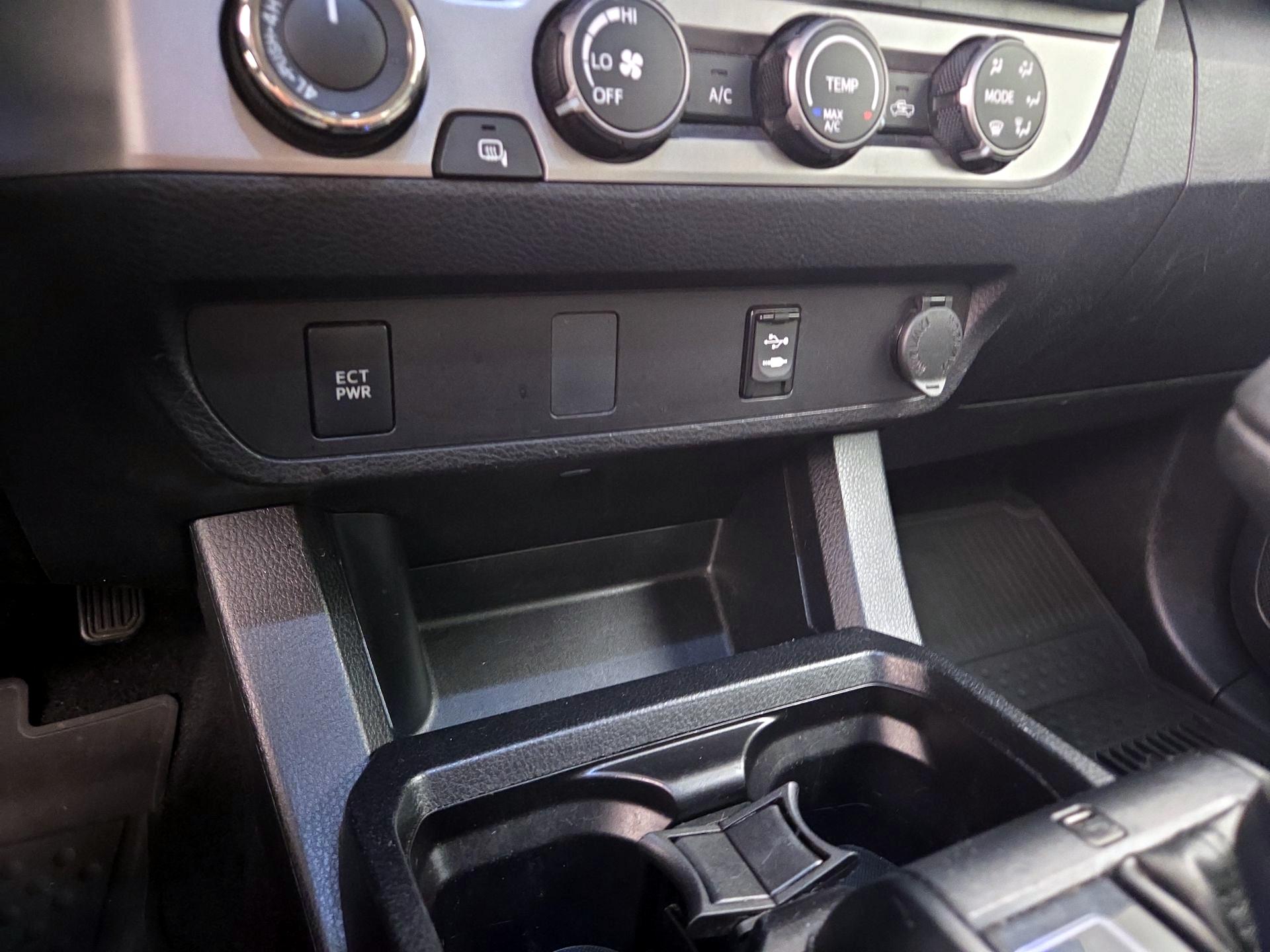 Thumbnail: 2019 Toyota Tacoma - 18