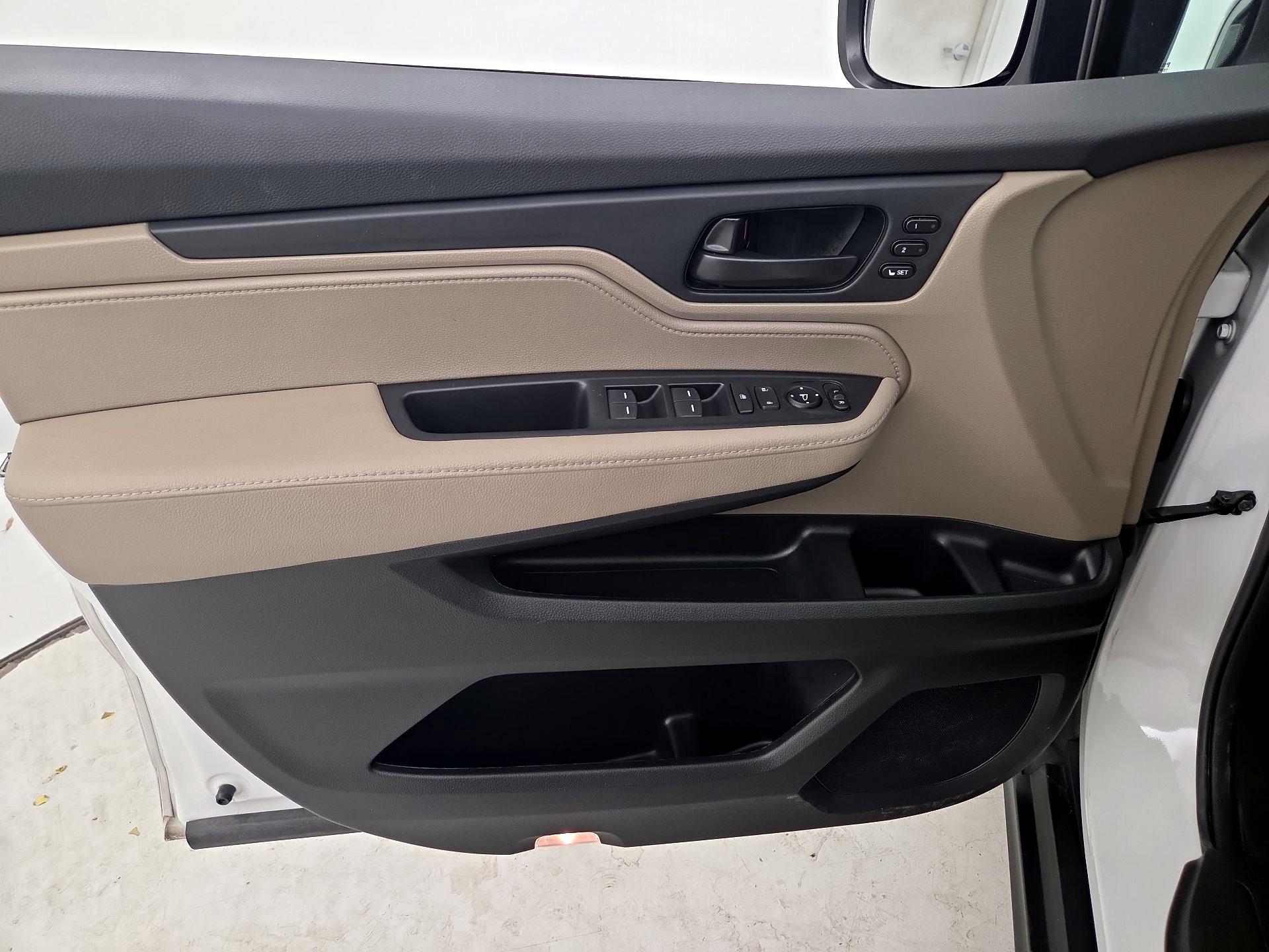 Thumbnail: 2023 Honda Odyssey - 12