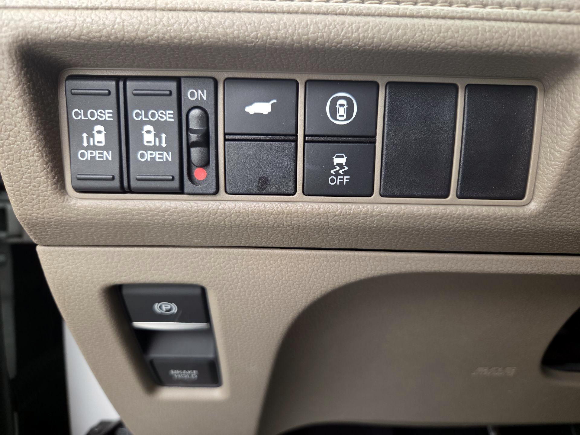 Thumbnail: 2023 Honda Odyssey - 13