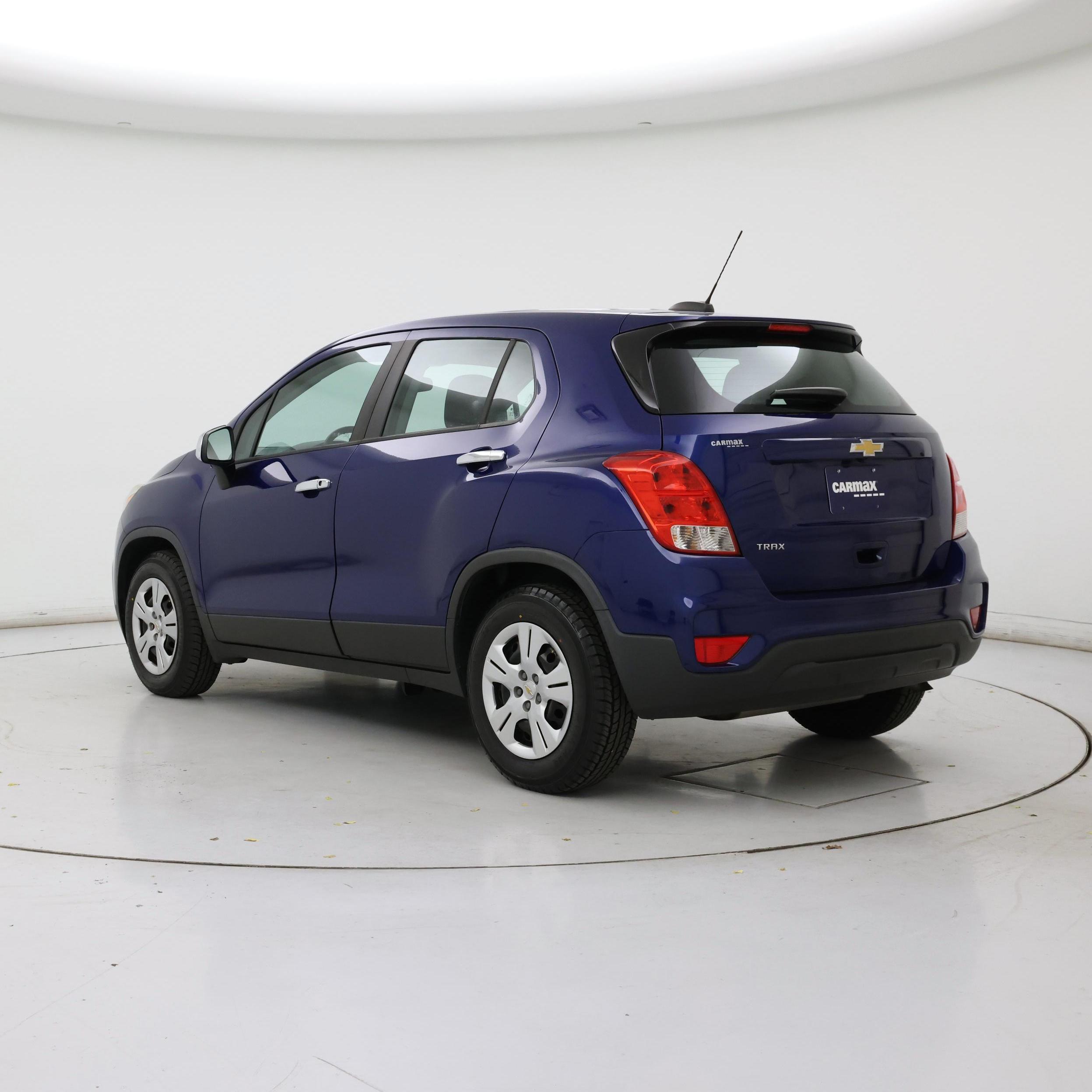 Thumbnail: 2017 Chevrolet Trax - 2