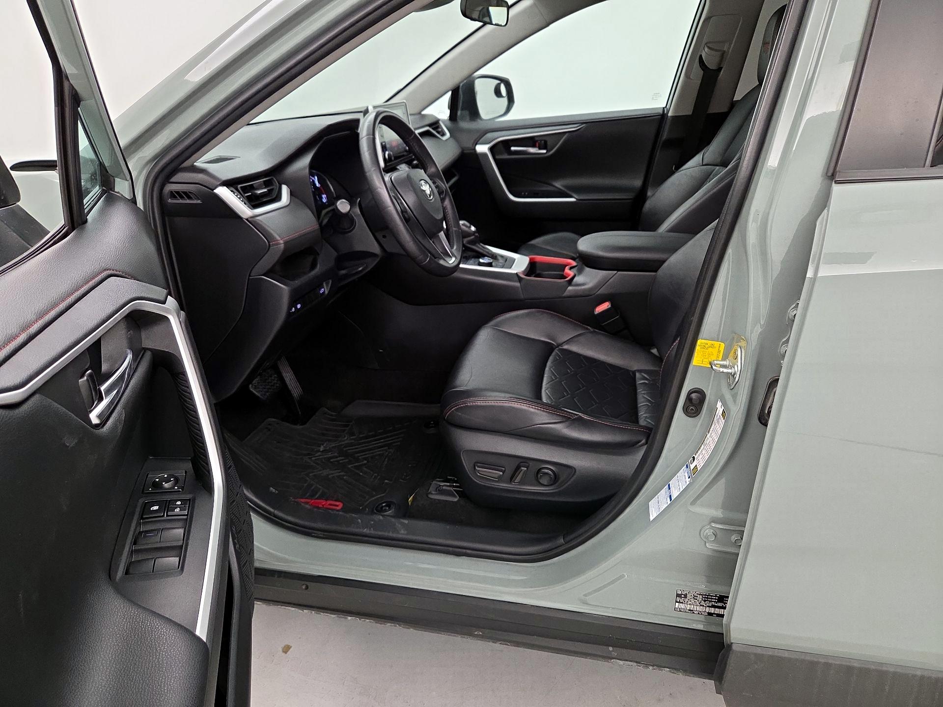 Thumbnail: 2020 Toyota RAV4 - 11