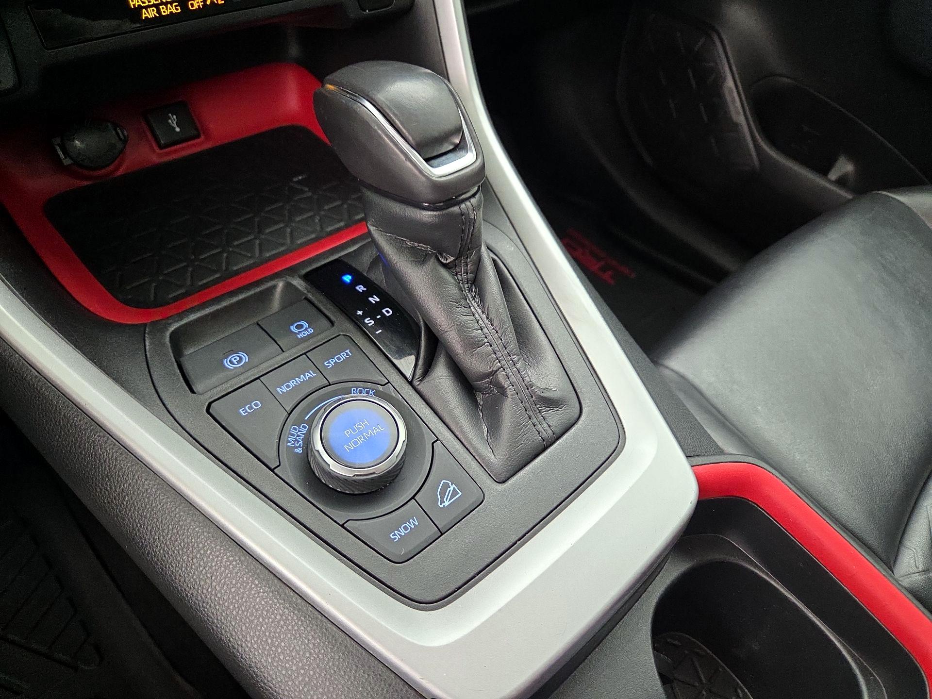 Thumbnail: 2020 Toyota RAV4 - 17