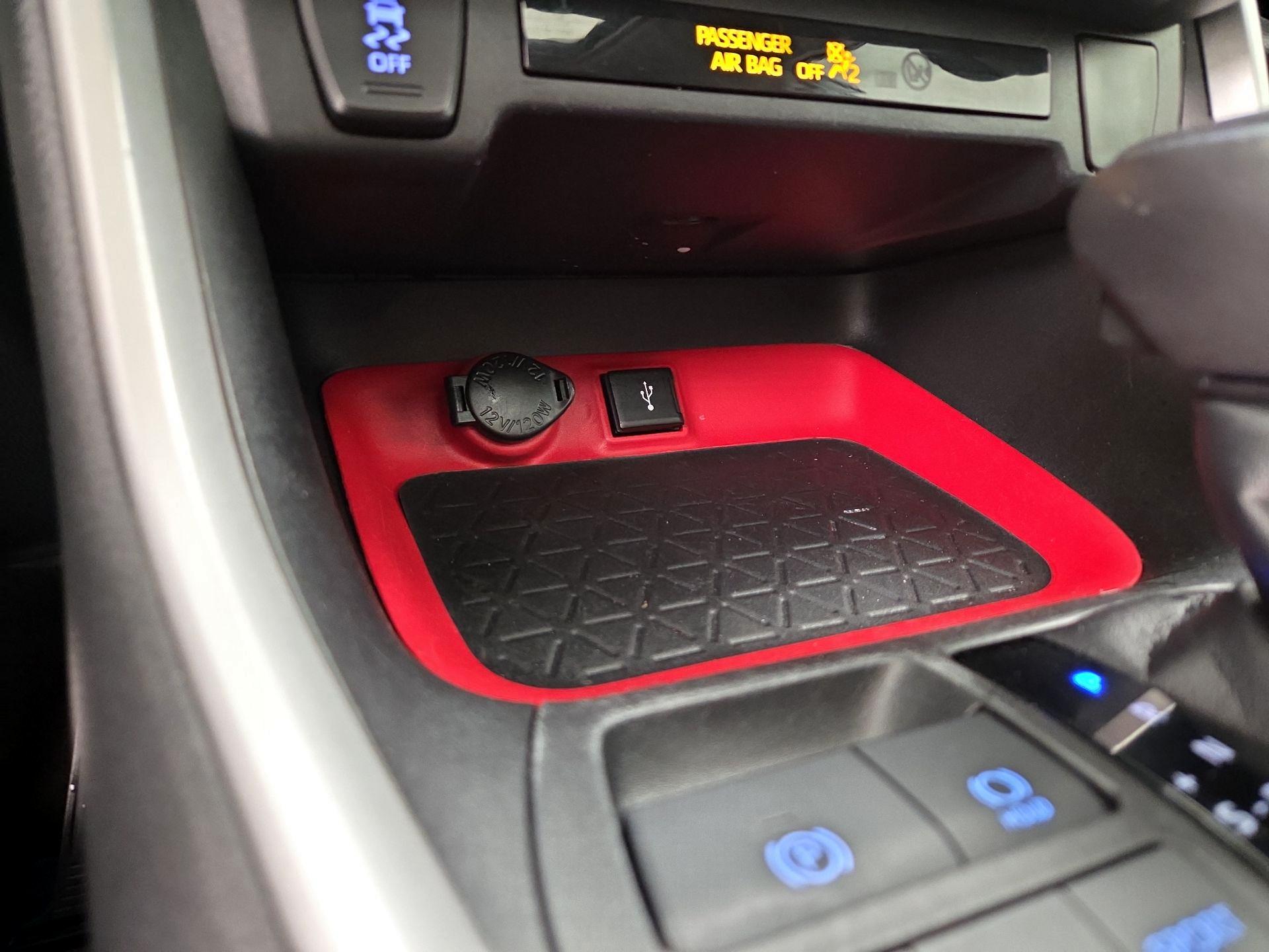 Thumbnail: 2020 Toyota RAV4 - 18