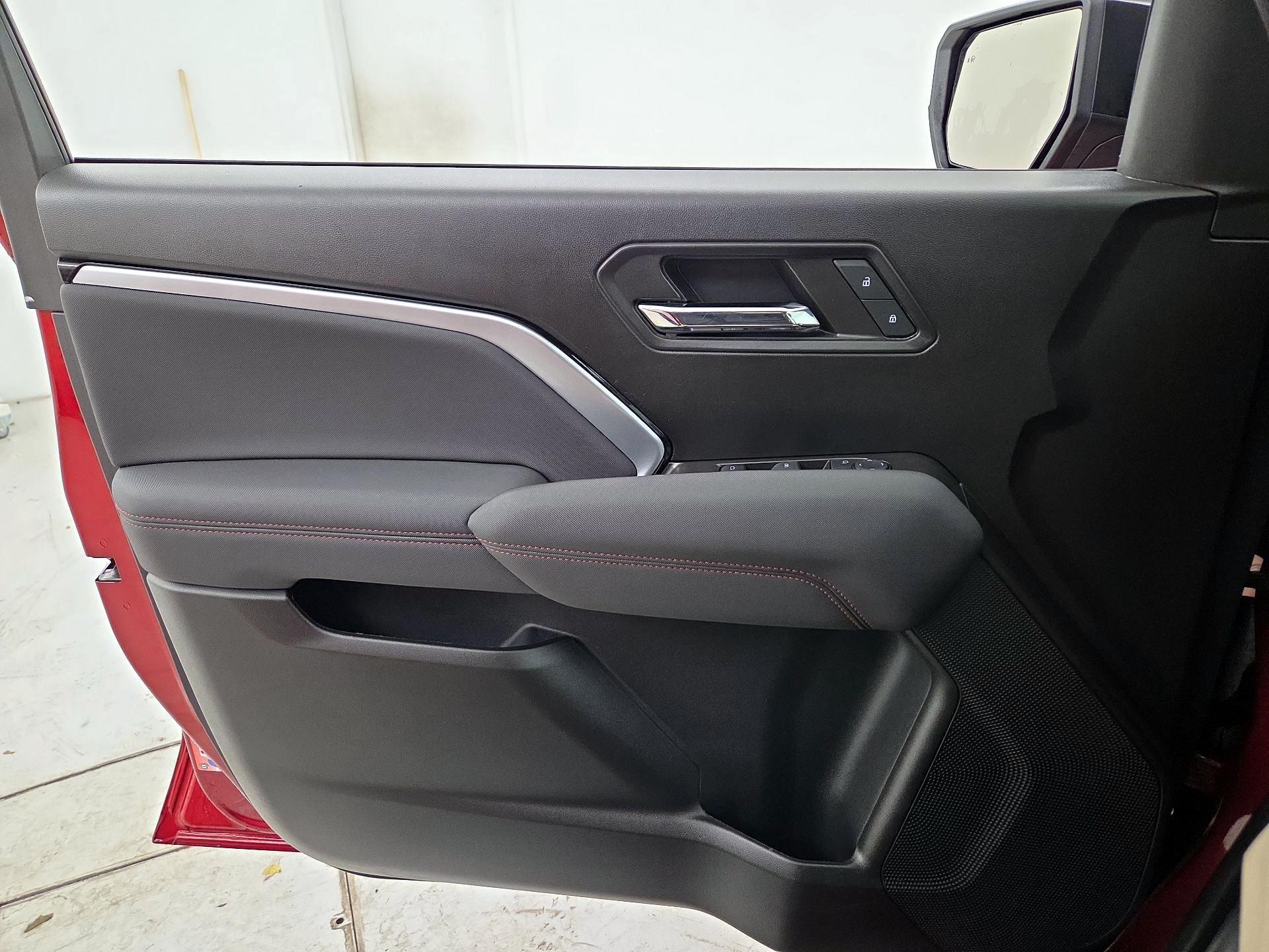 Thumbnail: 2024 Chevrolet Colorado - 12