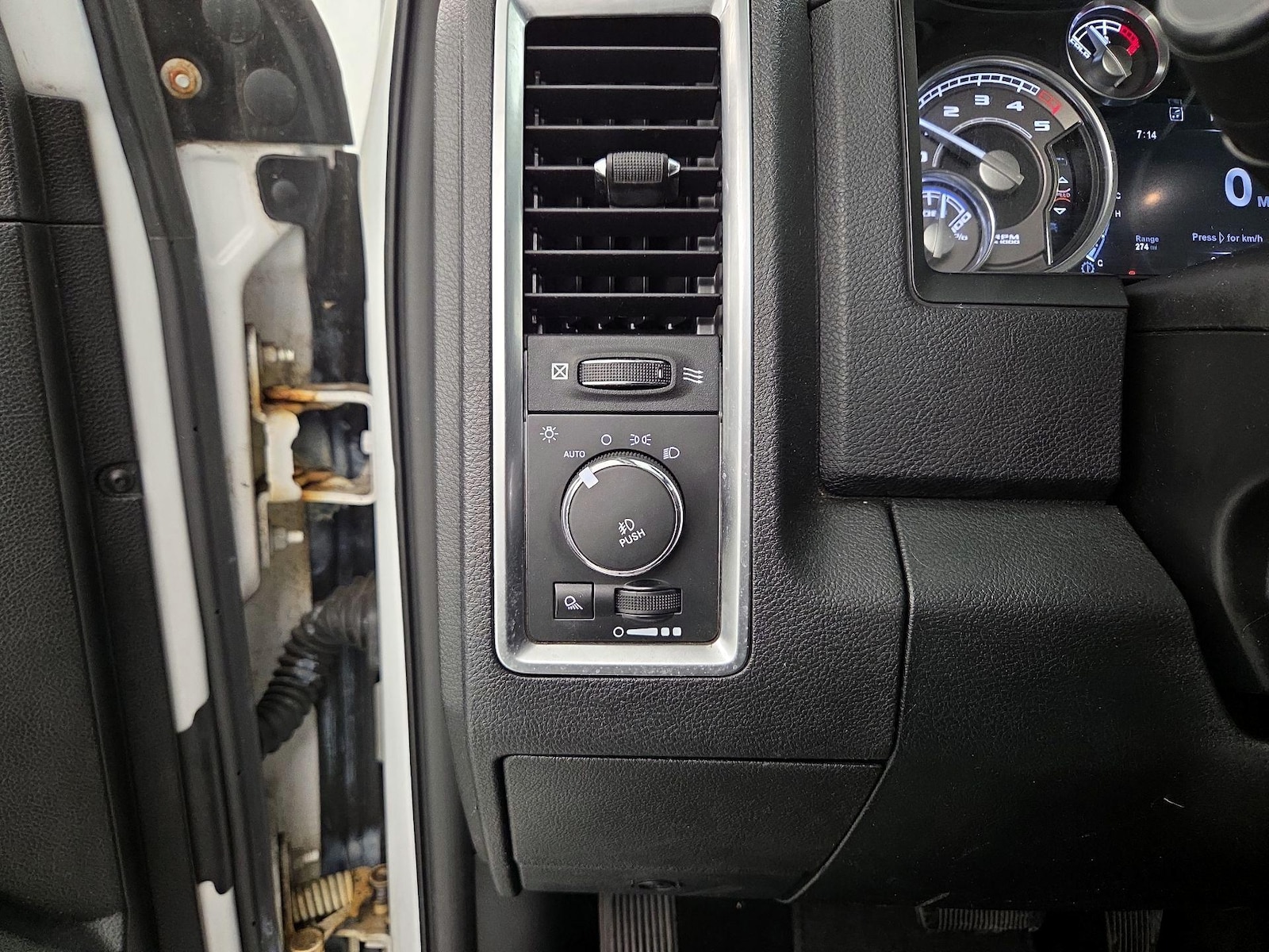 2015 RAM Ram 1500 Pickup Laramie Limited - Photo 14