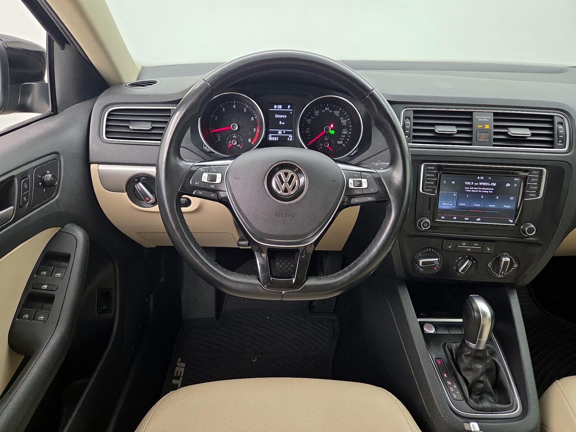 Thumbnail: 2017 Volkswagen Jetta - 10